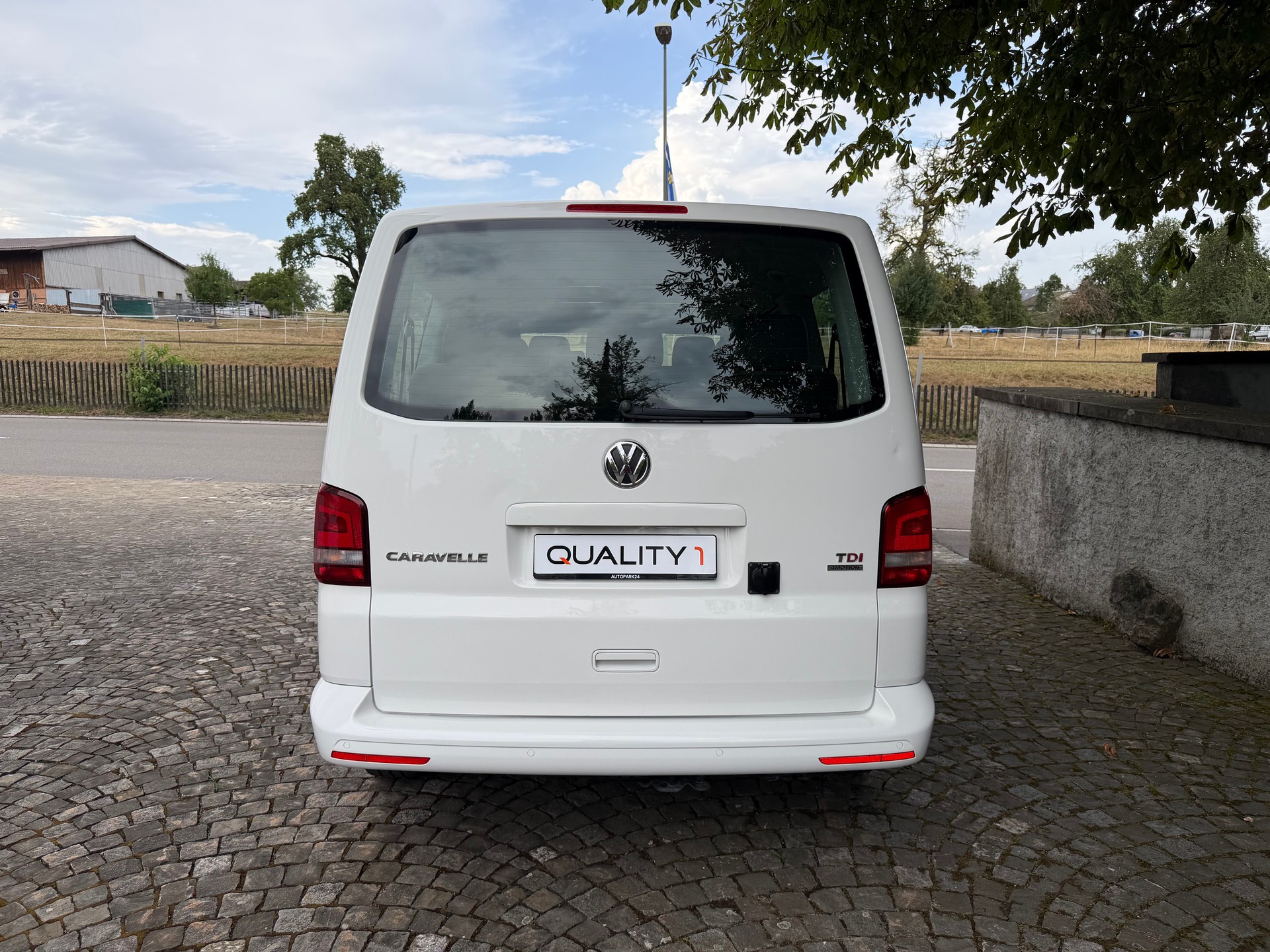 VW T5 Caravelle Comfortline 2.0 TDI CR 4Motion Automatik / 1 Hand / Frisch ab MFK / Service gepflegt / 8 Plätzer / Klima / DAB-image-6