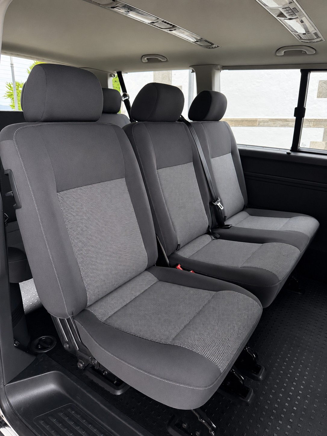 VW T5 Caravelle Comfortline 2.0 TDI CR 4Motion Automatik / 1 Hand / Frisch ab MFK / Service gepflegt / 8 Plätzer / Klima / DAB-image-13