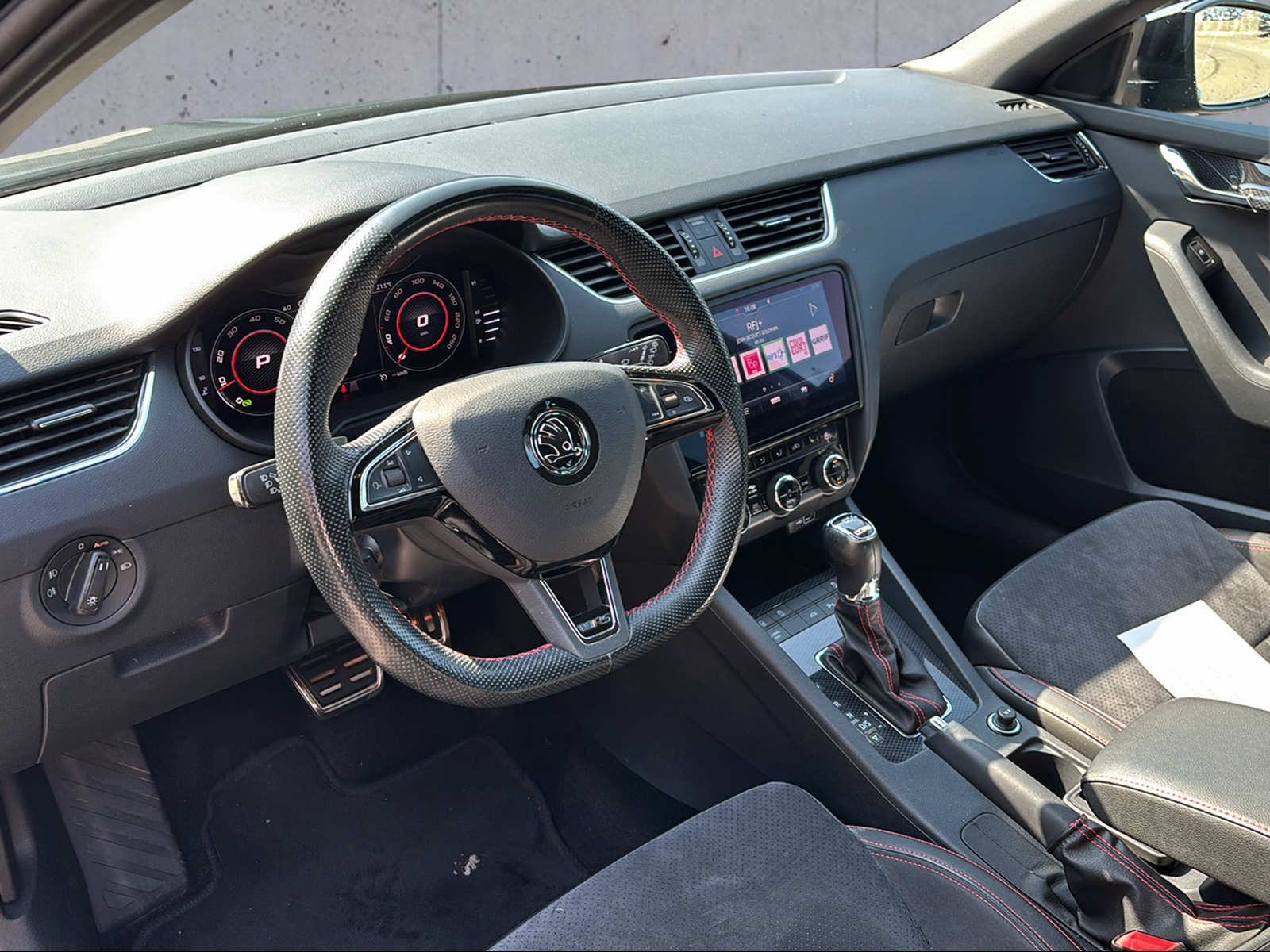 SKODA Octavia Combi 2.0 TSI RS Final Edition DSG-image-3