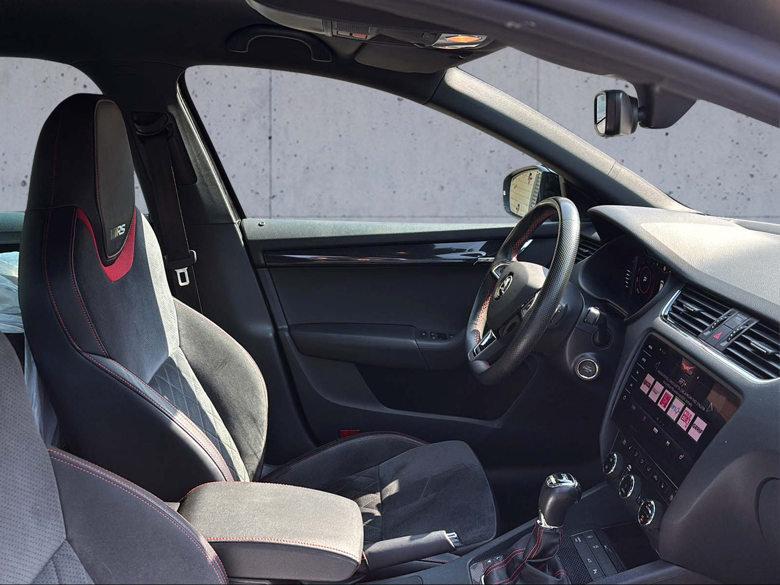 SKODA Octavia Combi 2.0 TSI RS Final Edition DSG-image-2