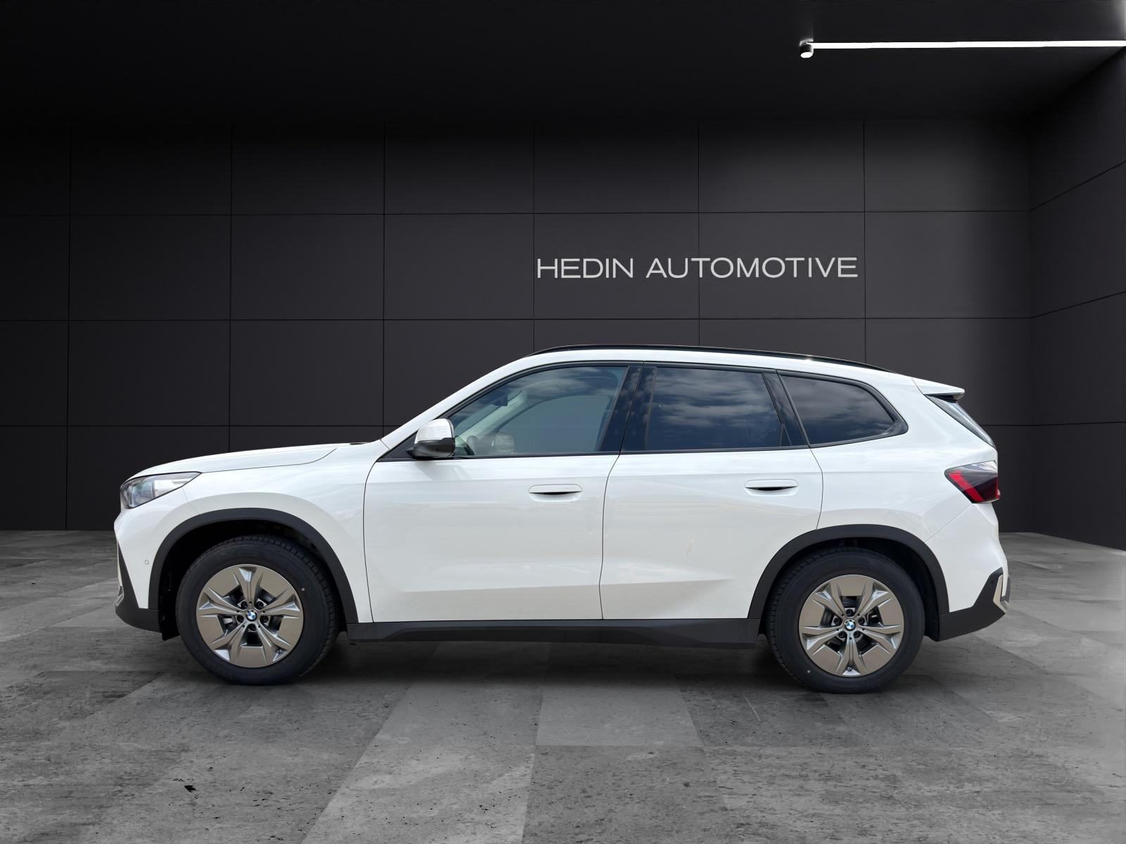 BMW iX1 30 xDrive-image-3