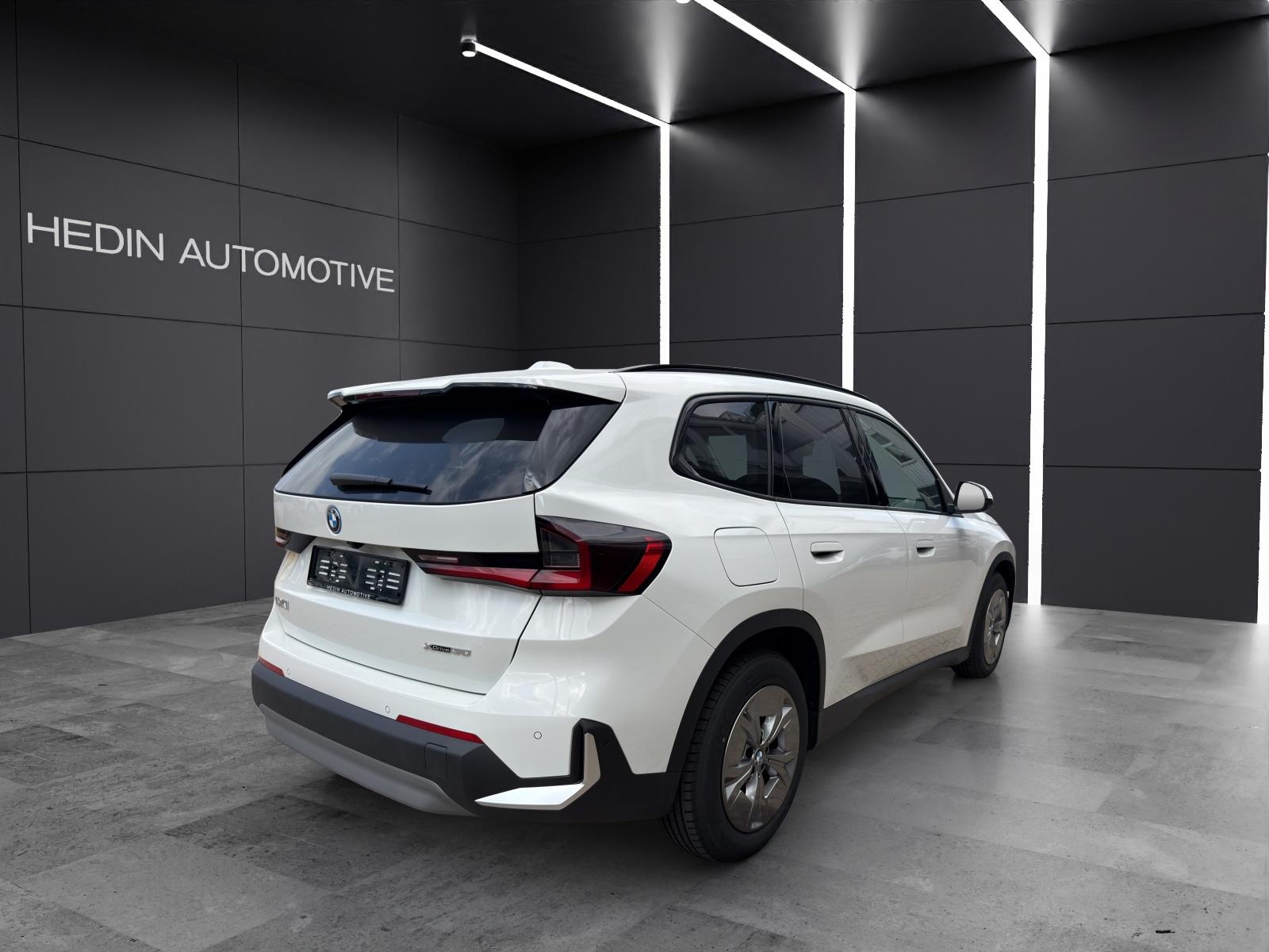 BMW iX1 30 xDrive-image-15