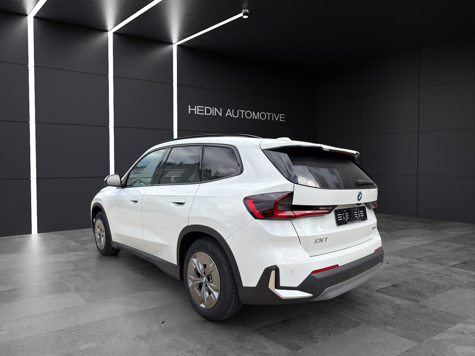 BMW iX1 30 xDrive-image-2