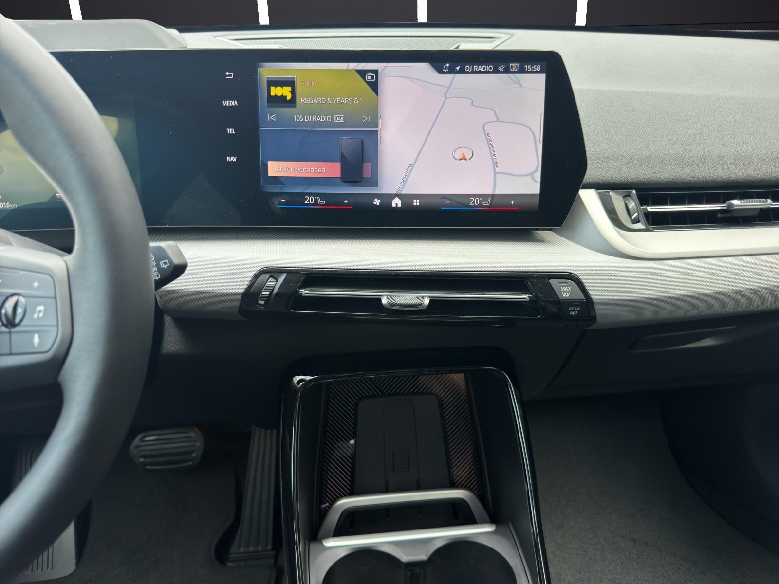 BMW iX1 30 xDrive-image-12