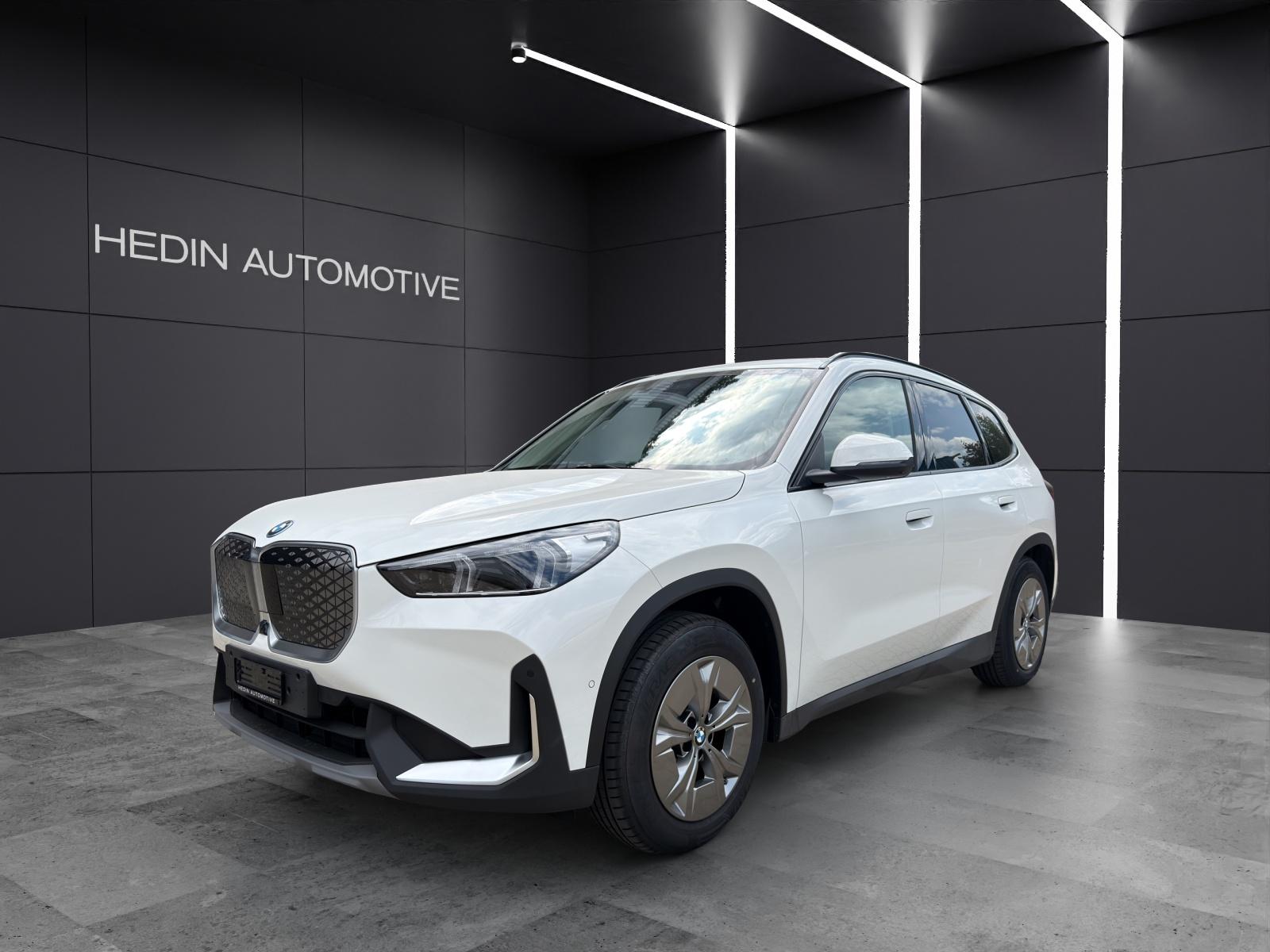 BMW iX1 30 xDrive-image-0