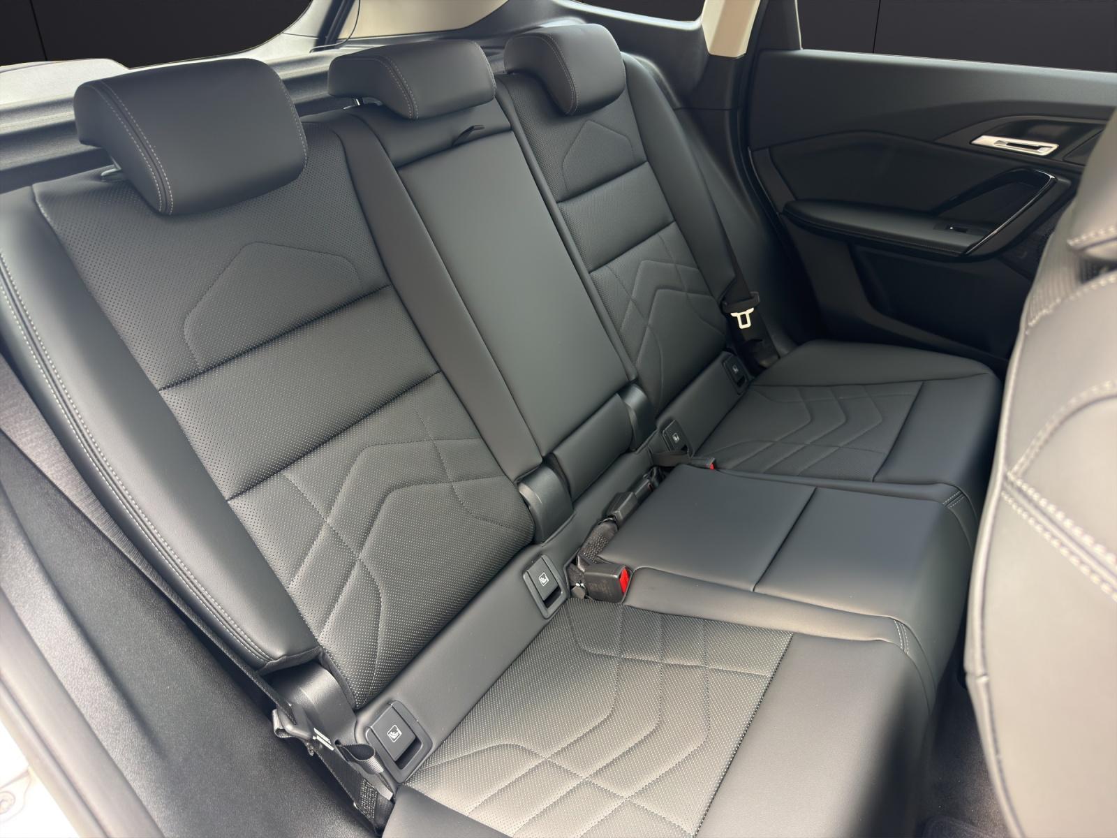 BMW iX1 30 xDrive-image-13