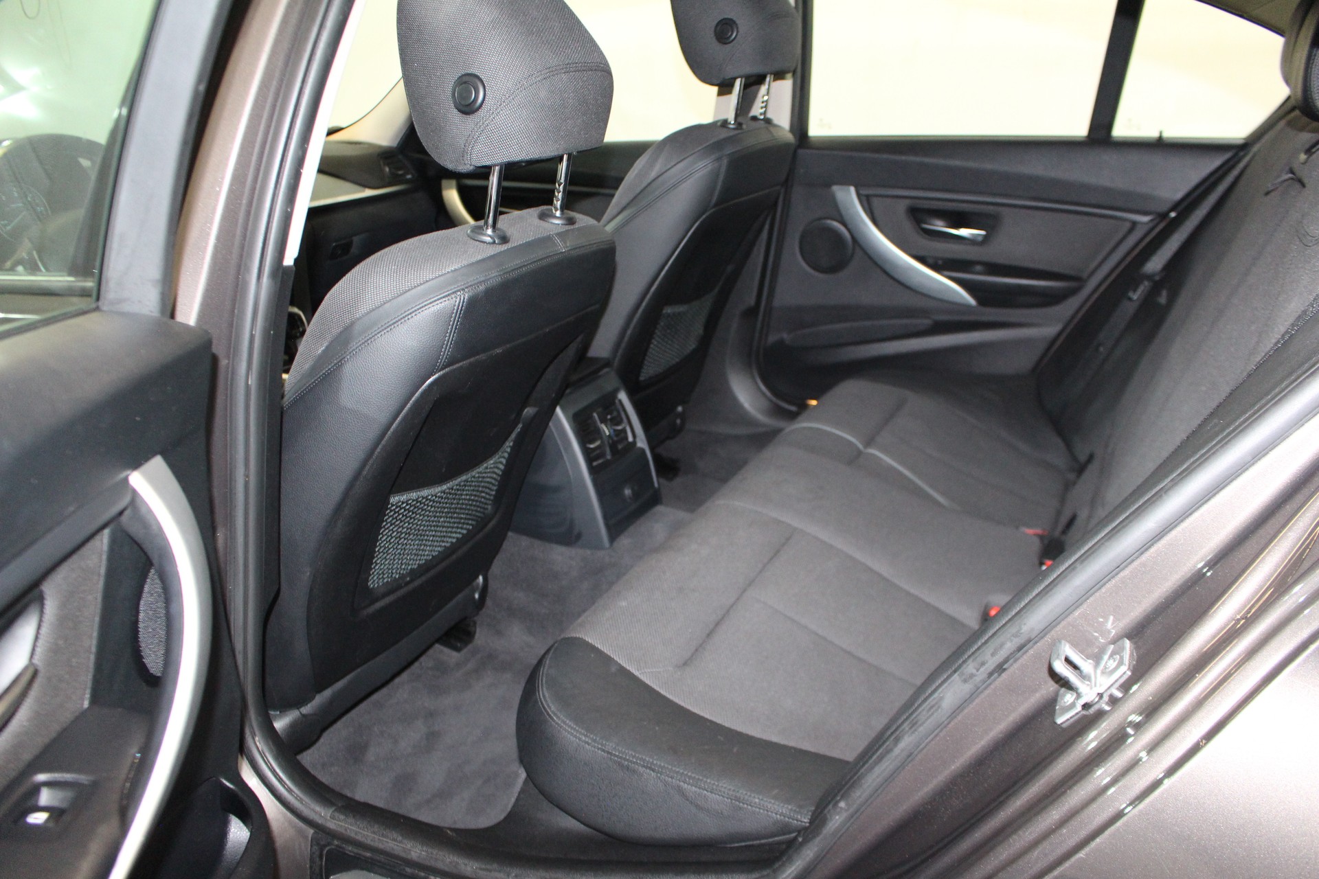 BMW 330d Modern Line Steptronic-image-7
