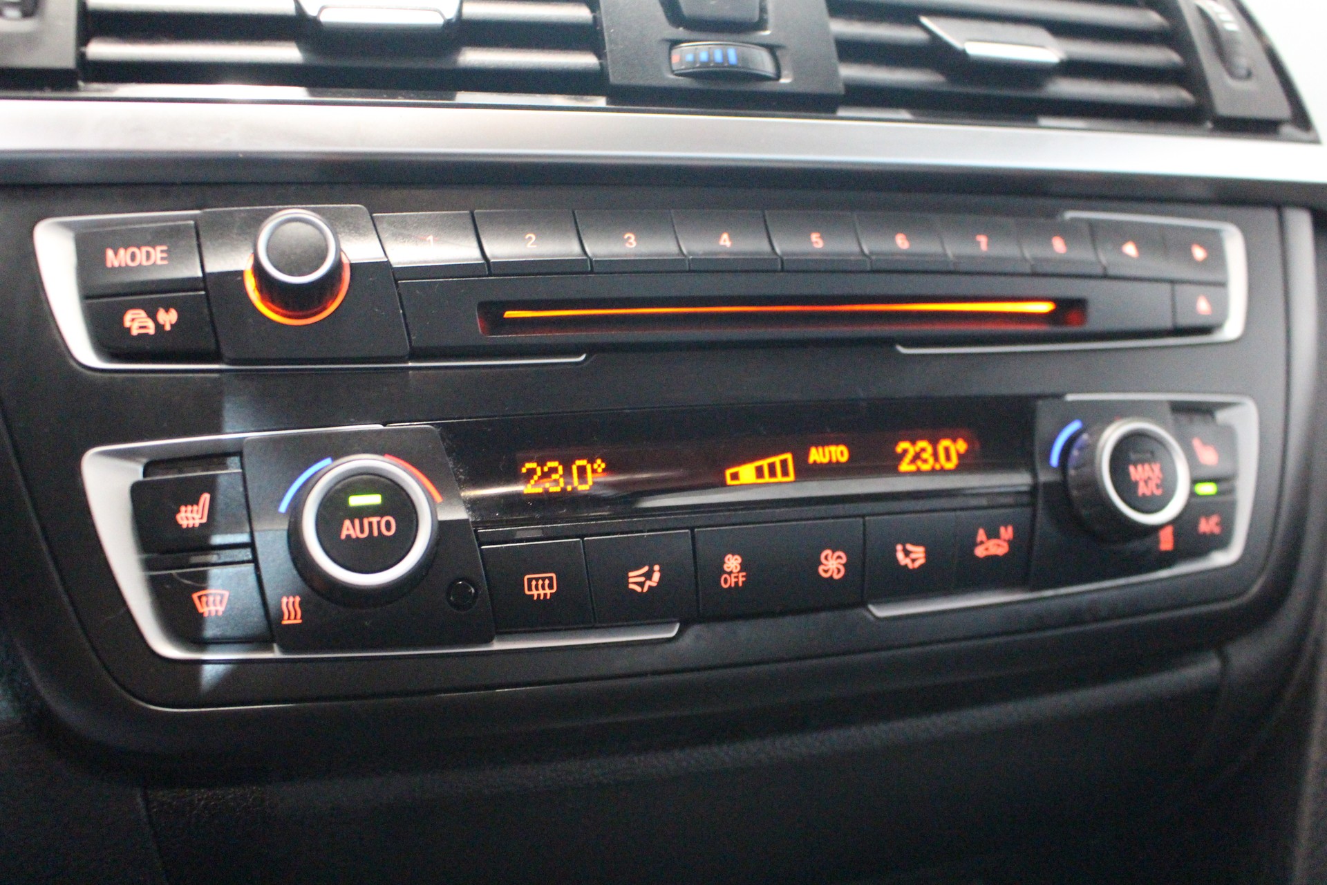 BMW 330d Modern Line Steptronic-image-17