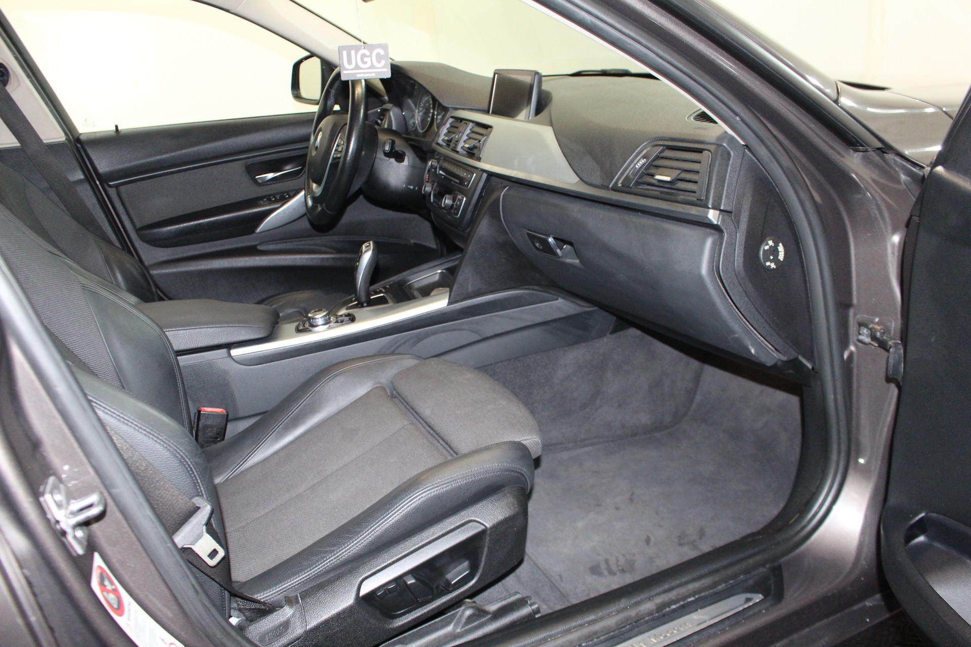 BMW 330d Modern Line Steptronic-image-10