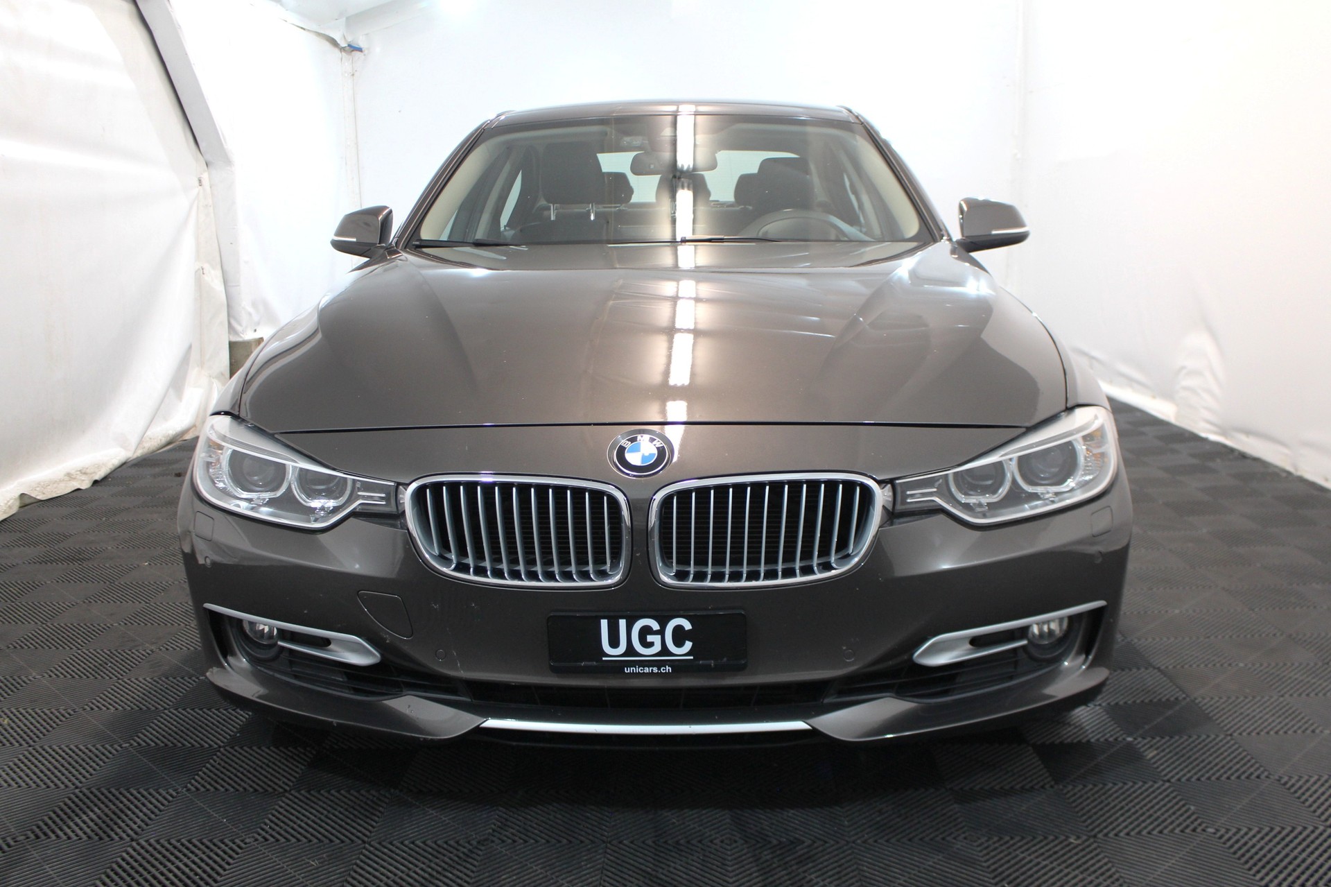 BMW 330d Modern Line Steptronic-showroom-element-1