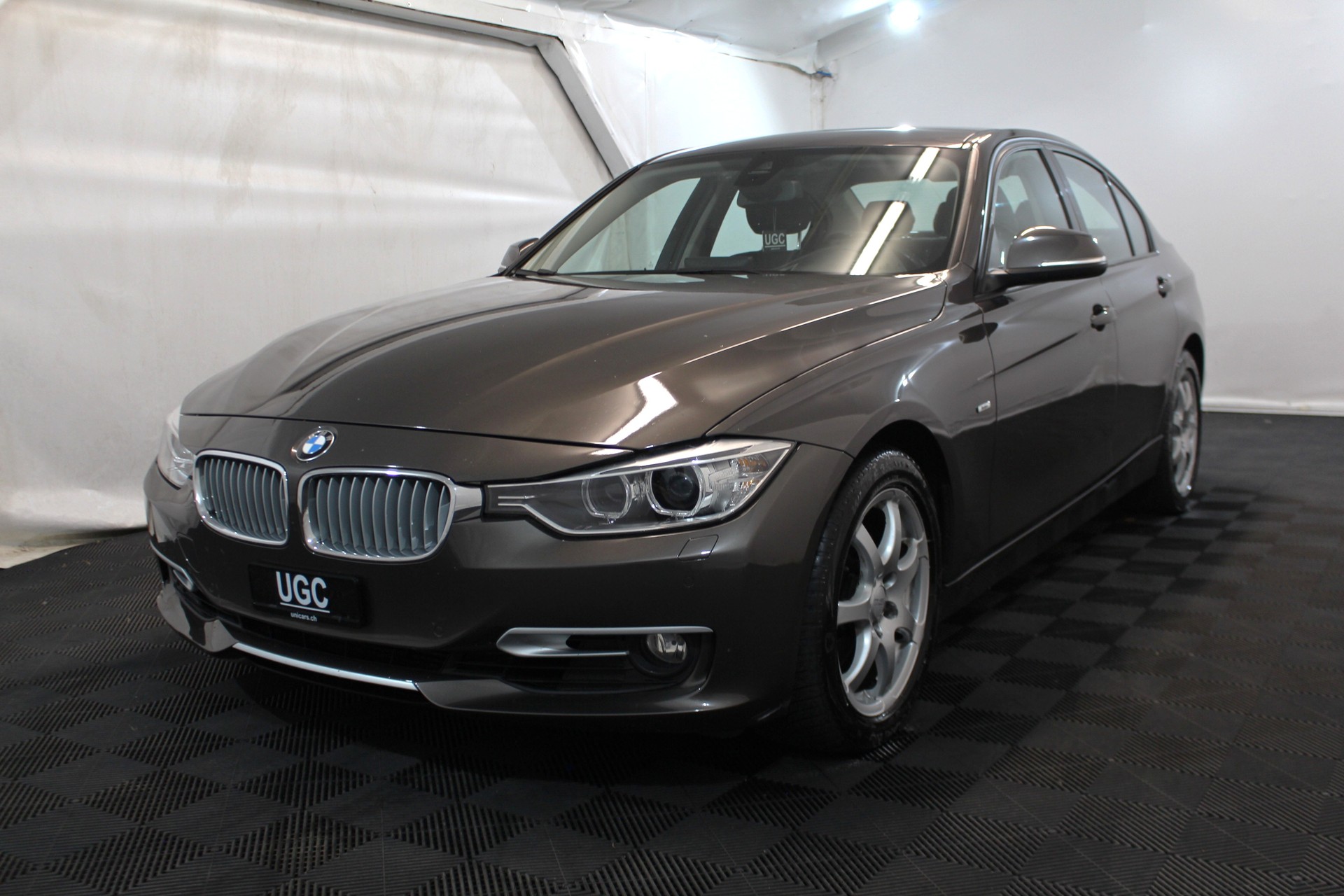 BMW 330d Modern Line Steptronic-showroom-element-2