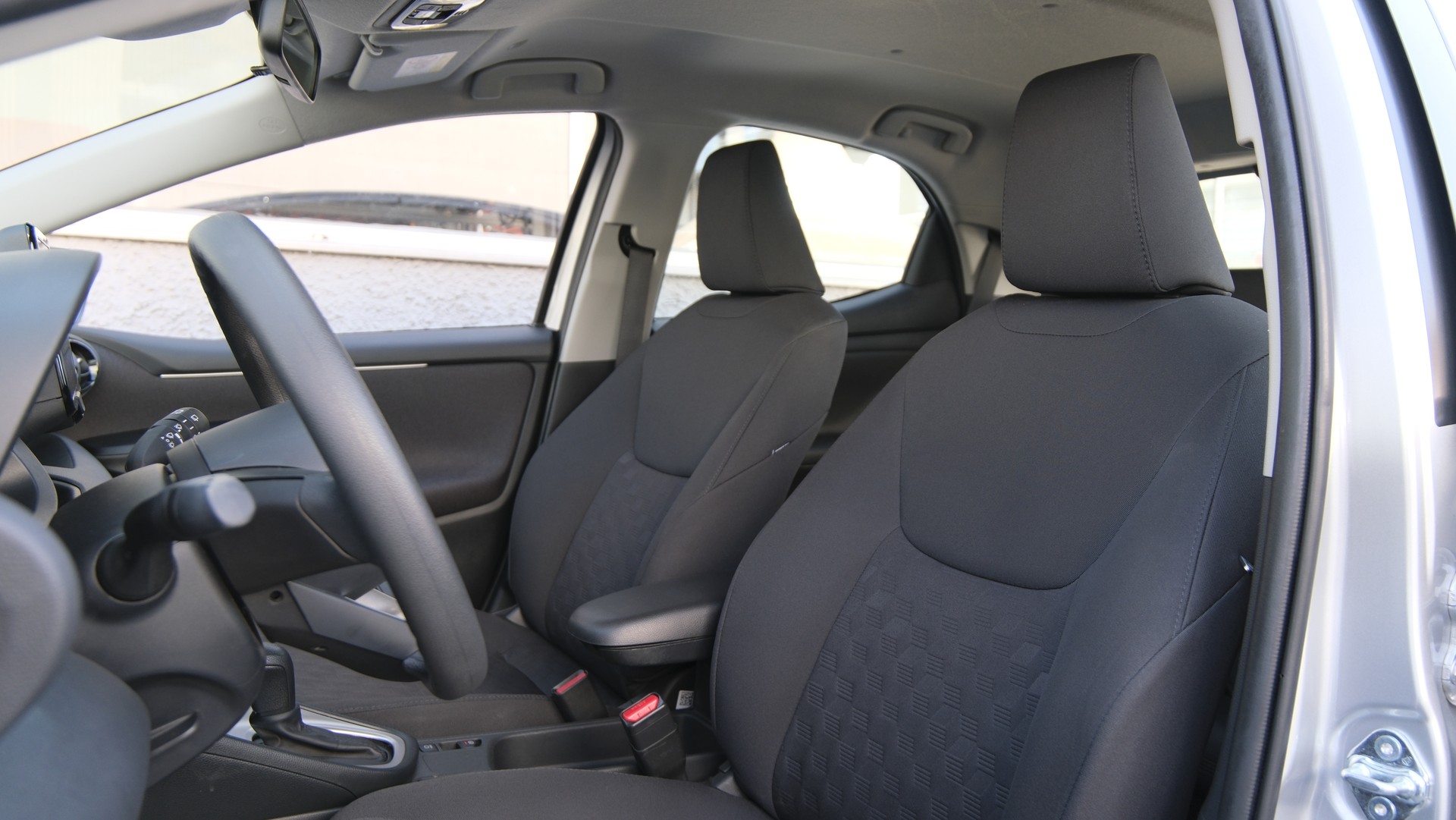 TOYOTA Yaris 1.5 Comfort e-CVT-image-4