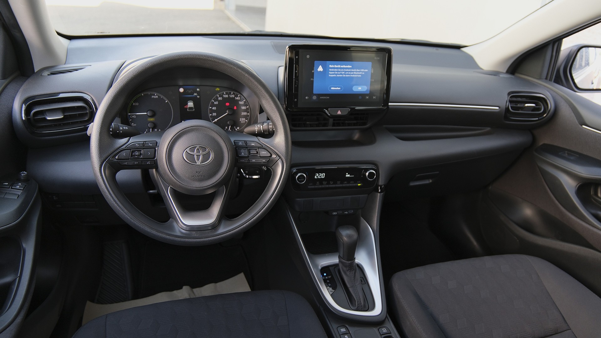TOYOTA Yaris 1.5 Comfort e-CVT-image-5