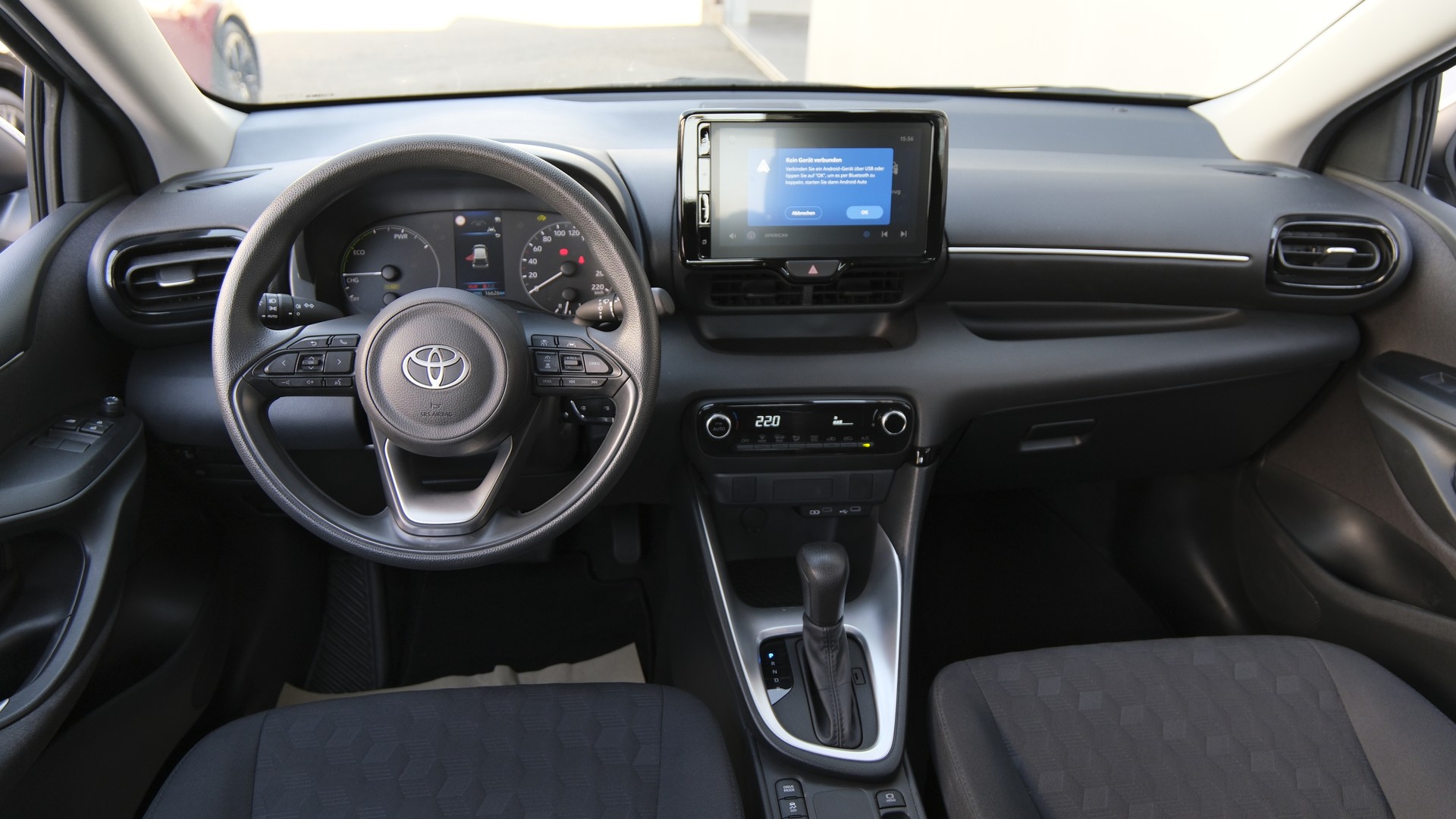 TOYOTA Yaris 1.5 Comfort e-CVT-image-14