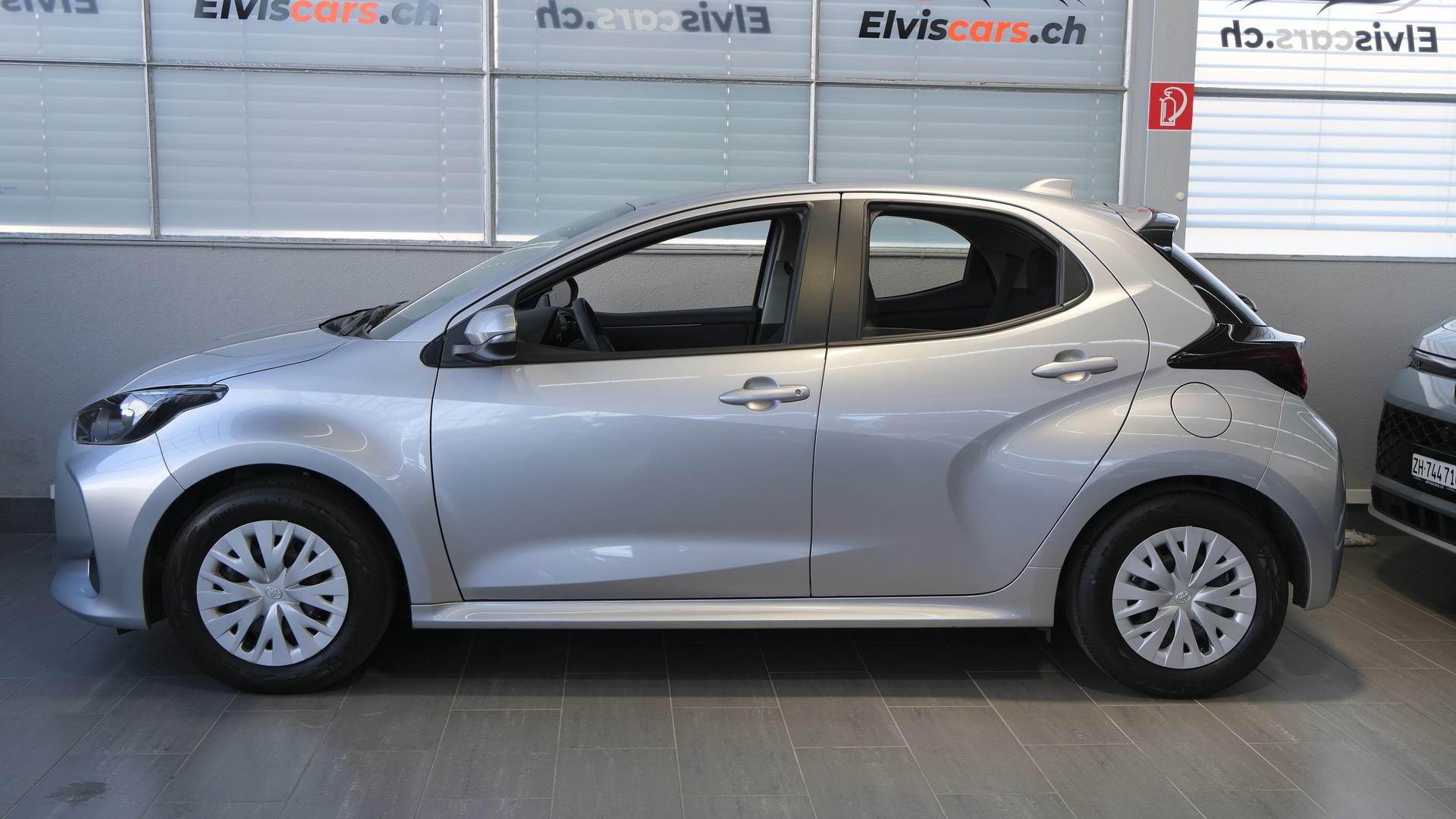 TOYOTA Yaris 1.5 Comfort e-CVT-image-9