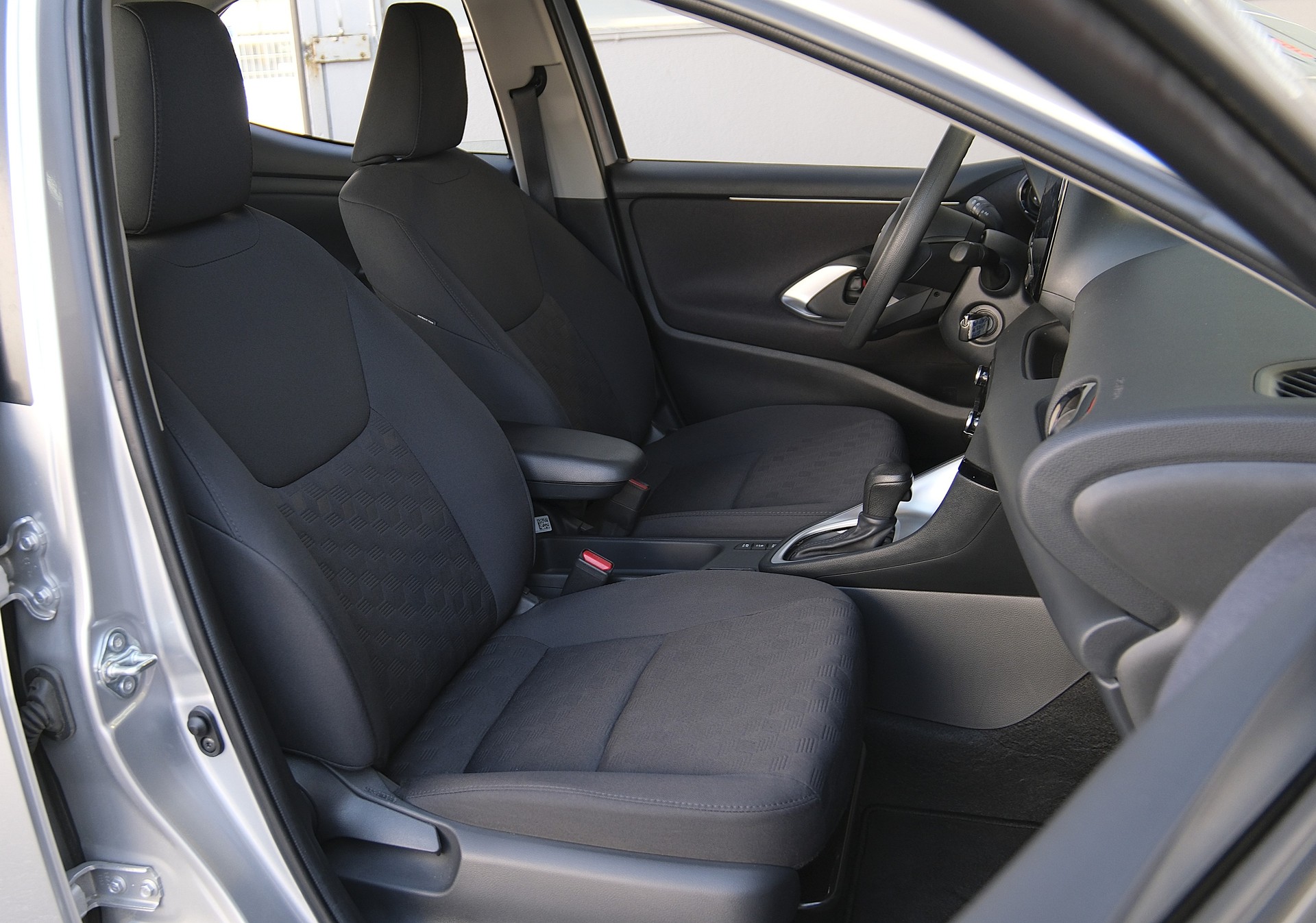 TOYOTA Yaris 1.5 Comfort e-CVT-image-17