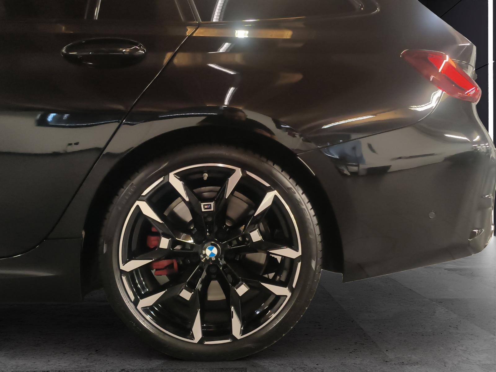BMW M340i xDrive Touring-image-9