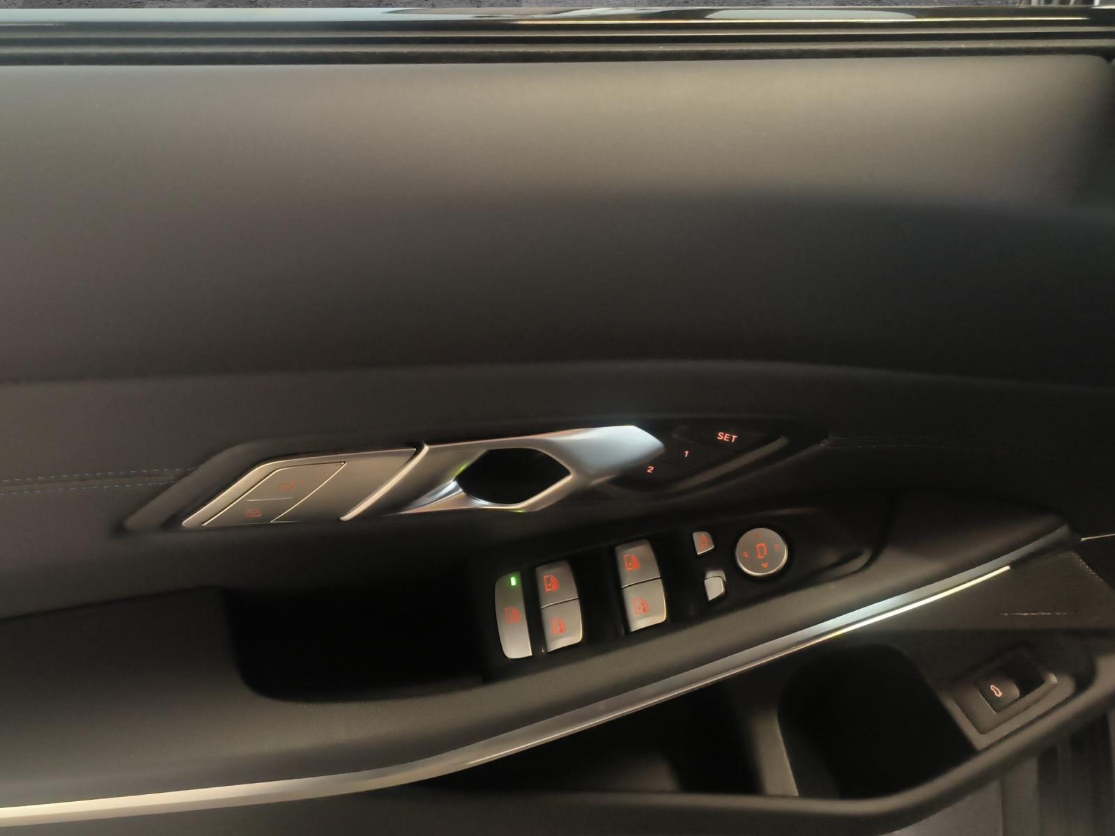 BMW M340i xDrive Touring-image-10