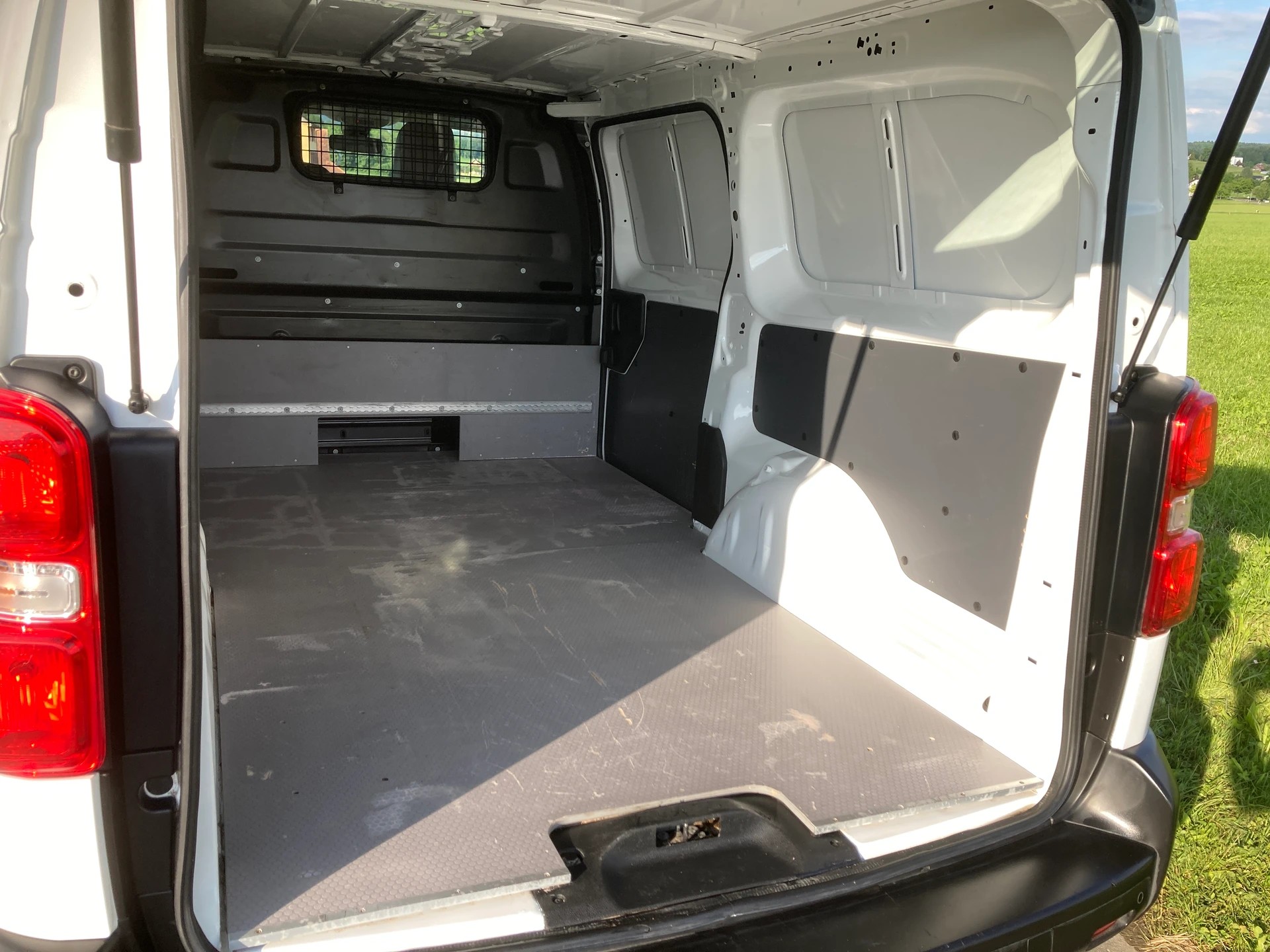 PEUGEOT Expert 2.0 BlueHDi 120 S&S Active Long **Nutzlast 1'225KG**-image-6