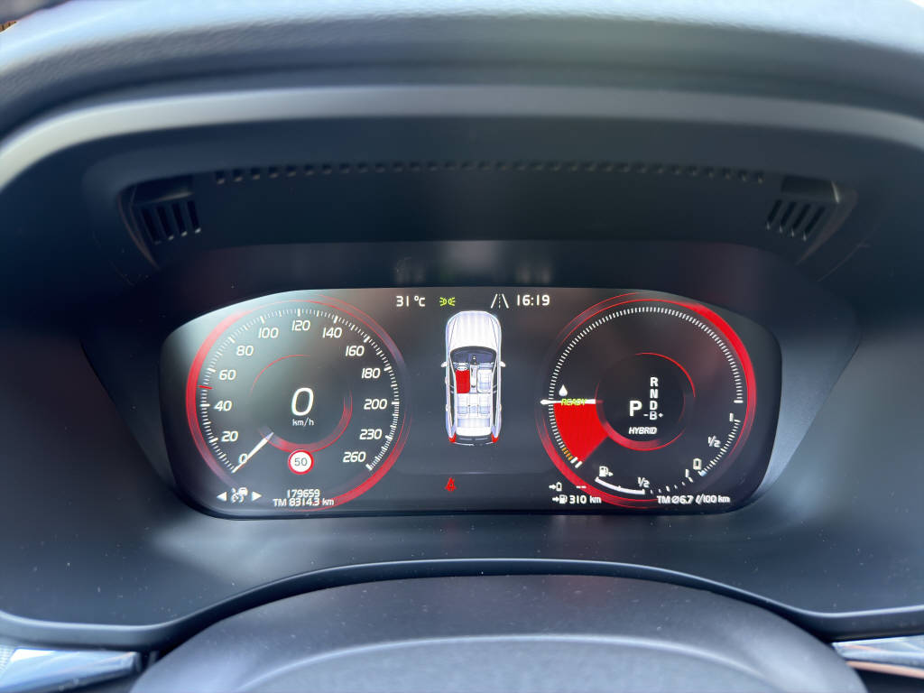 VOLVO XC60 2.0 T8 TE R-Design eAWD-image-15