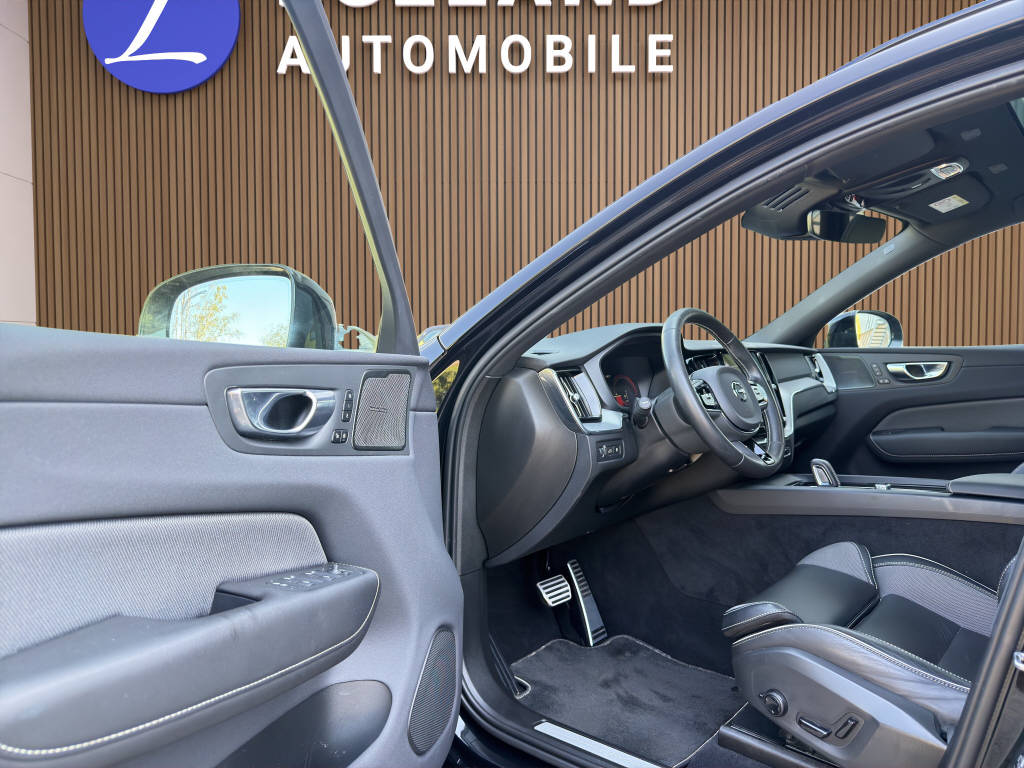 VOLVO XC60 2.0 T8 TE R-Design eAWD-image-10