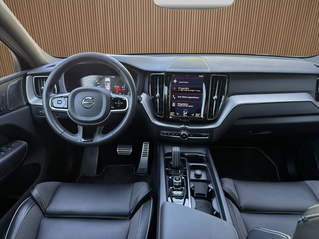 VOLVO XC60 2.0 T8 TE R-Design eAWD-image-16
