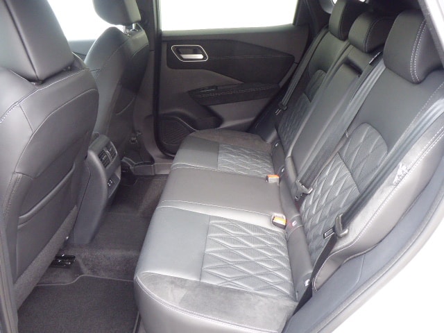 NISSAN Qashqai 1.3 DIG-T MHEV Tekna+ Xtronic 4x4-image-6