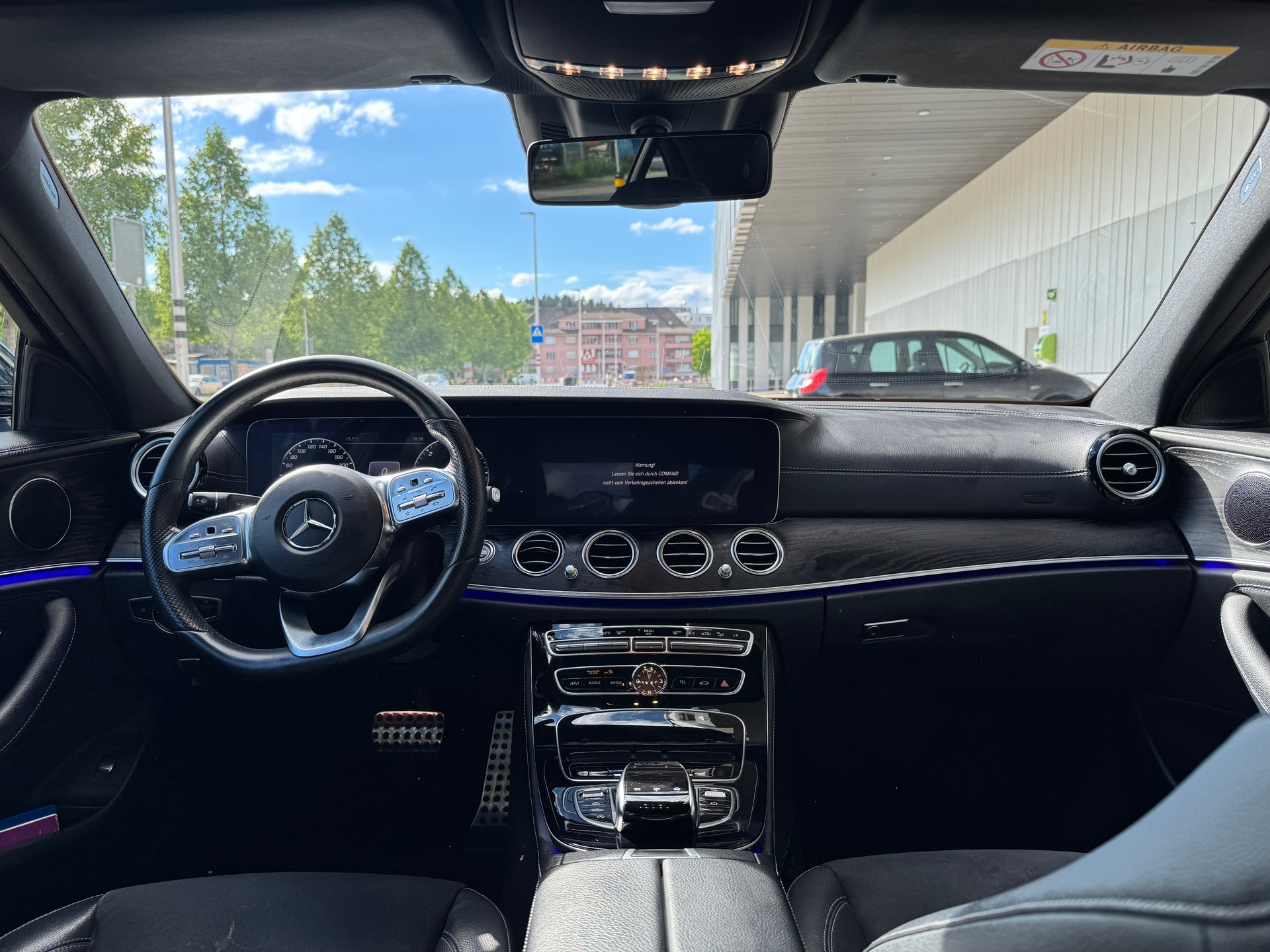 MERCEDES-BENZ E 220 d AMG Line 4matic-image-2