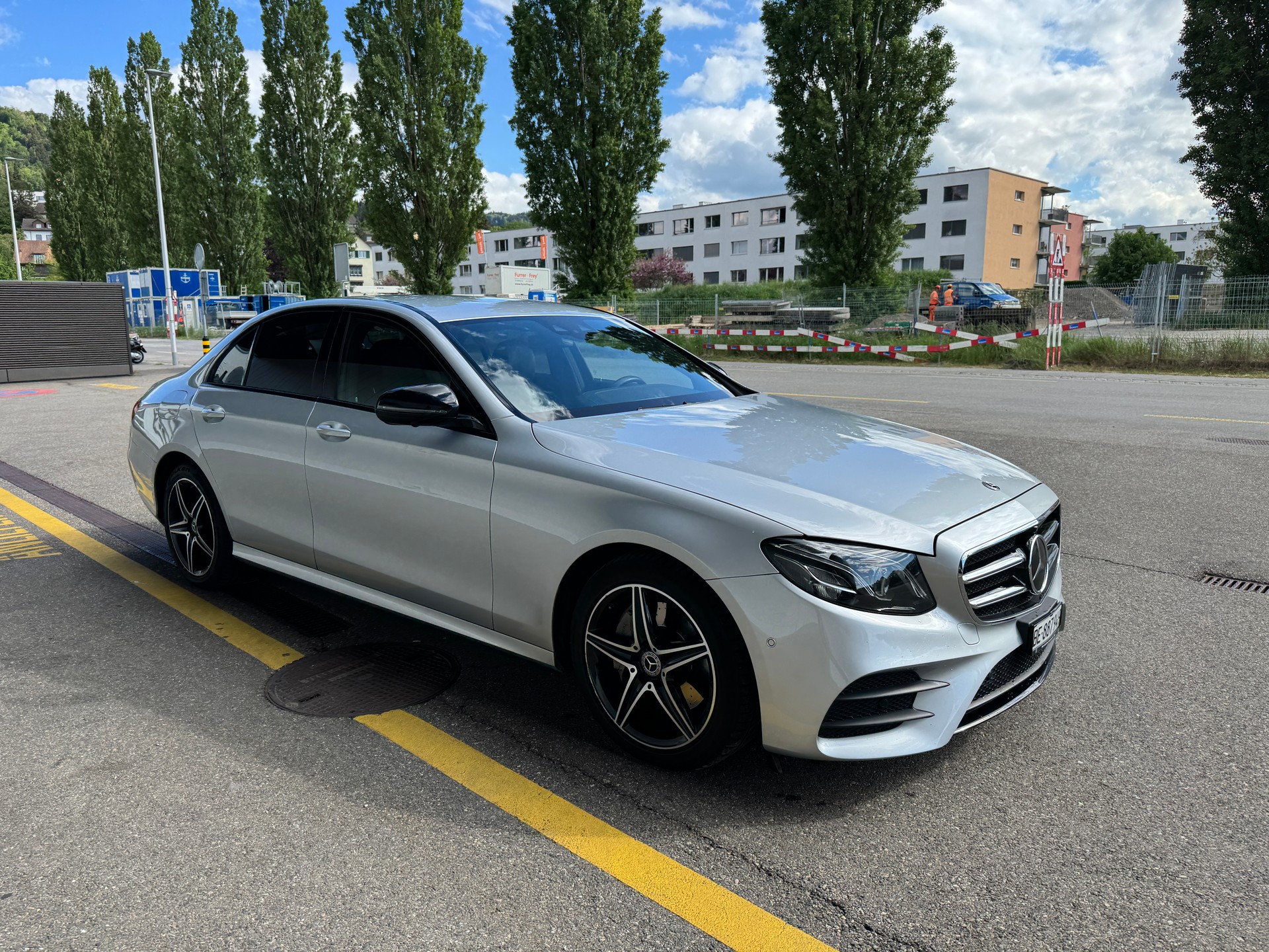 MERCEDES-BENZ E 220 d AMG Line 4matic-image-1