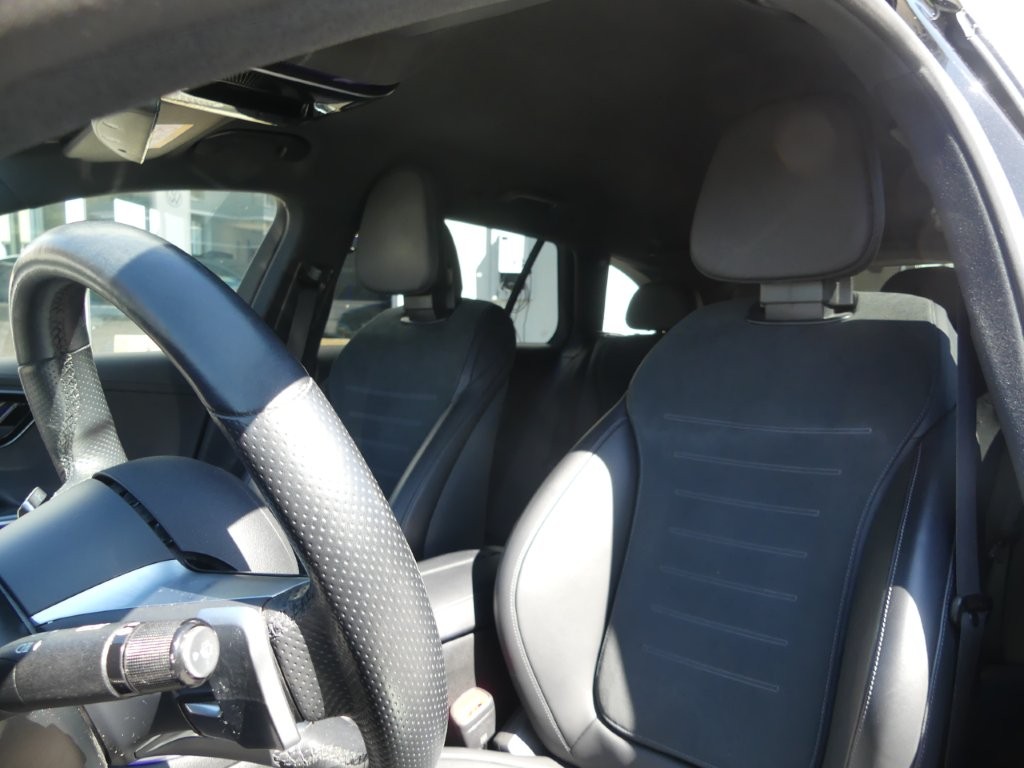 MERCEDES-BENZ C 300 d T AMG Line-image-9