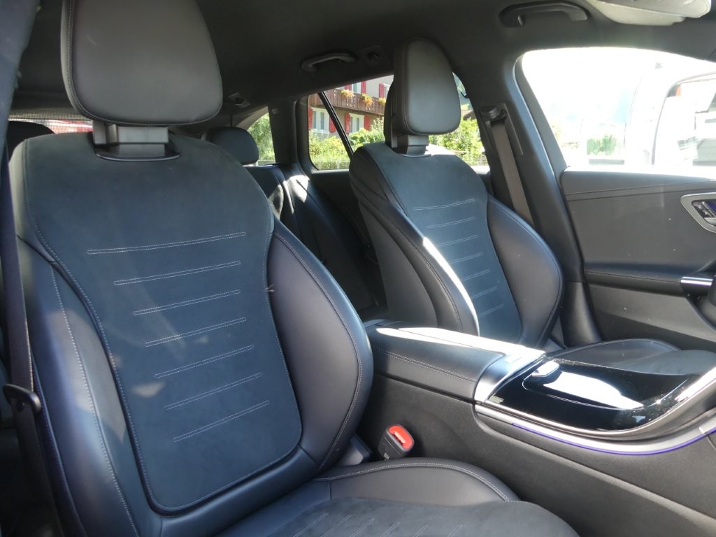 MERCEDES-BENZ C 300 d T AMG Line-image-10