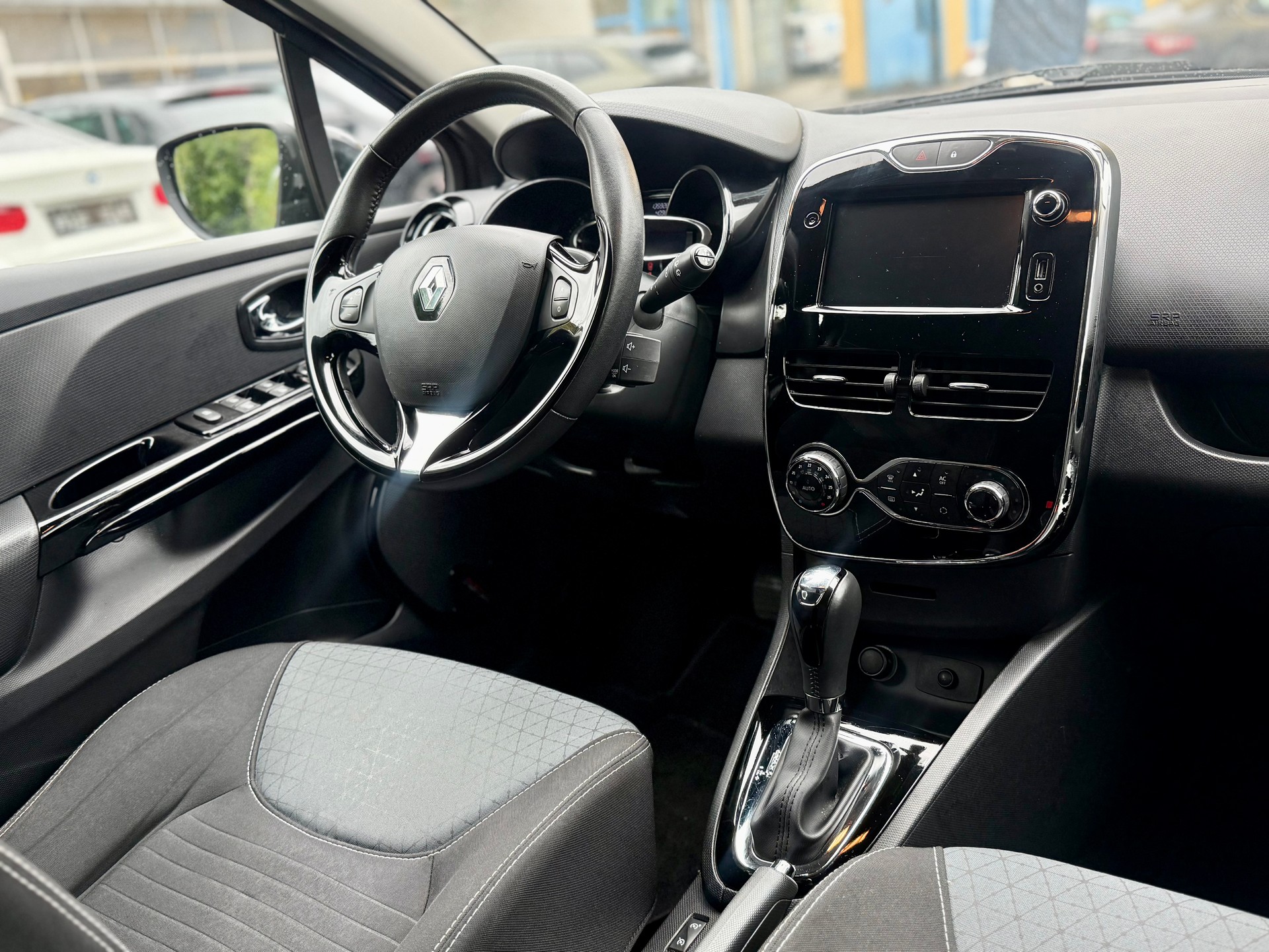 RENAULT Clio 1.2 16V T Dynamique EDC-image-9