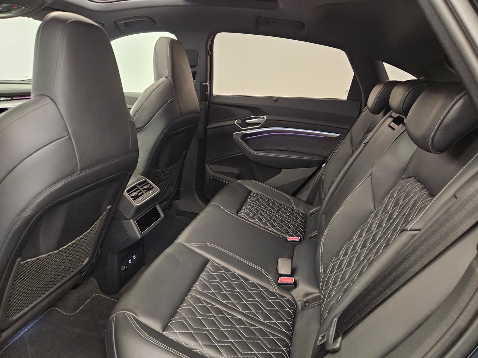 AUDI e-tron 55 Sportback S Line quattro-image-13