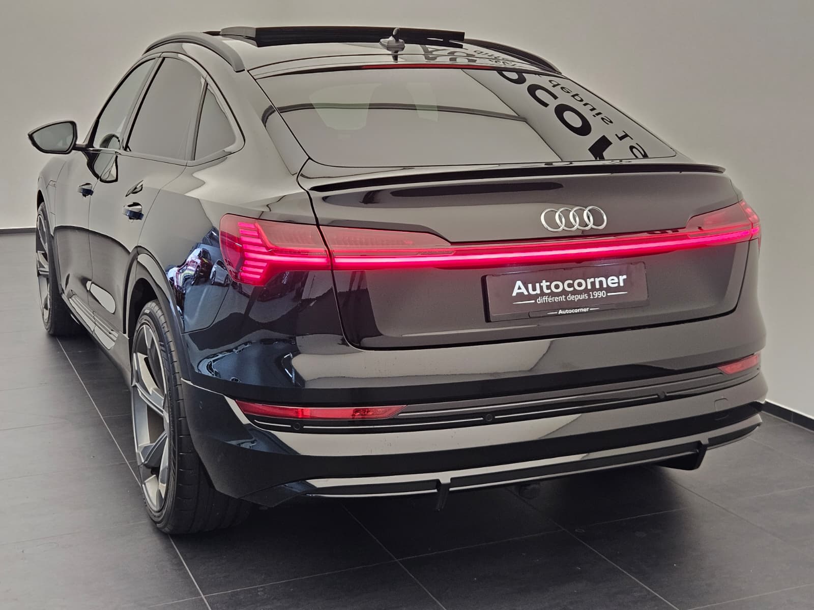 AUDI e-tron 55 Sportback S Line quattro-image-9