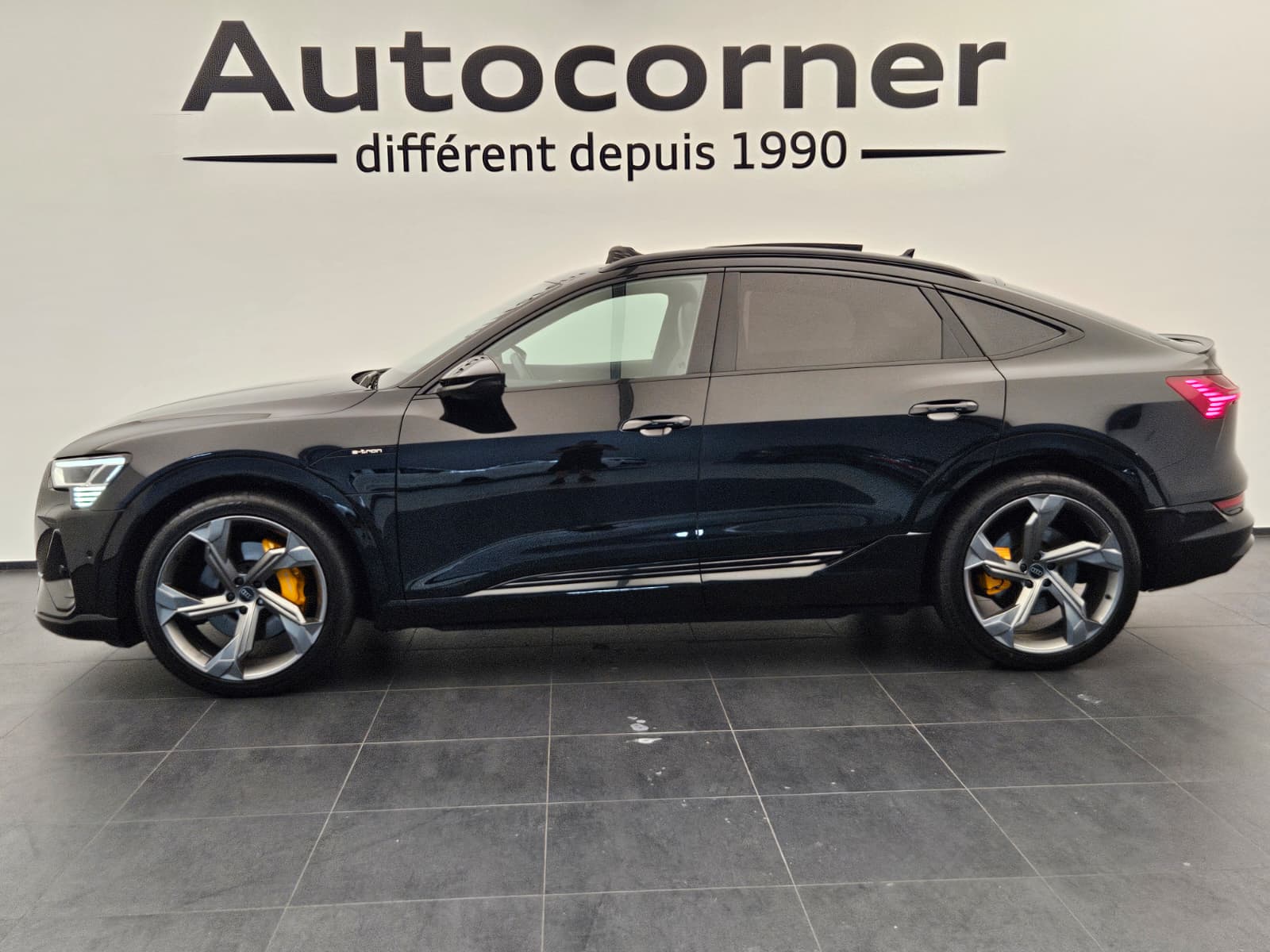 AUDI e-tron 55 Sportback S Line quattro-image-2