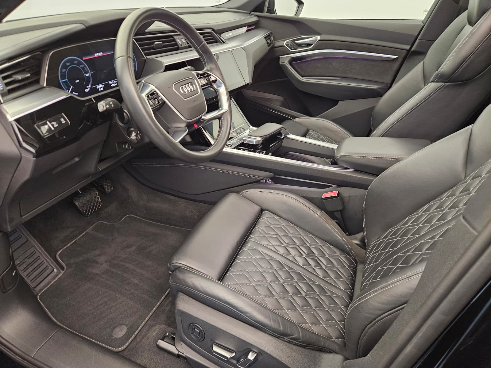 AUDI e-tron 55 Sportback S Line quattro-image-11