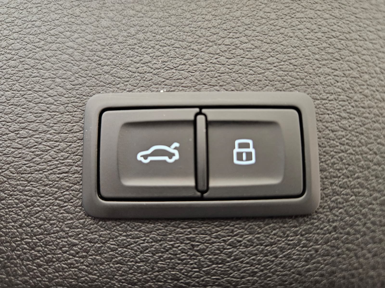 AUDI e-tron 55 Sportback S Line quattro-image-16