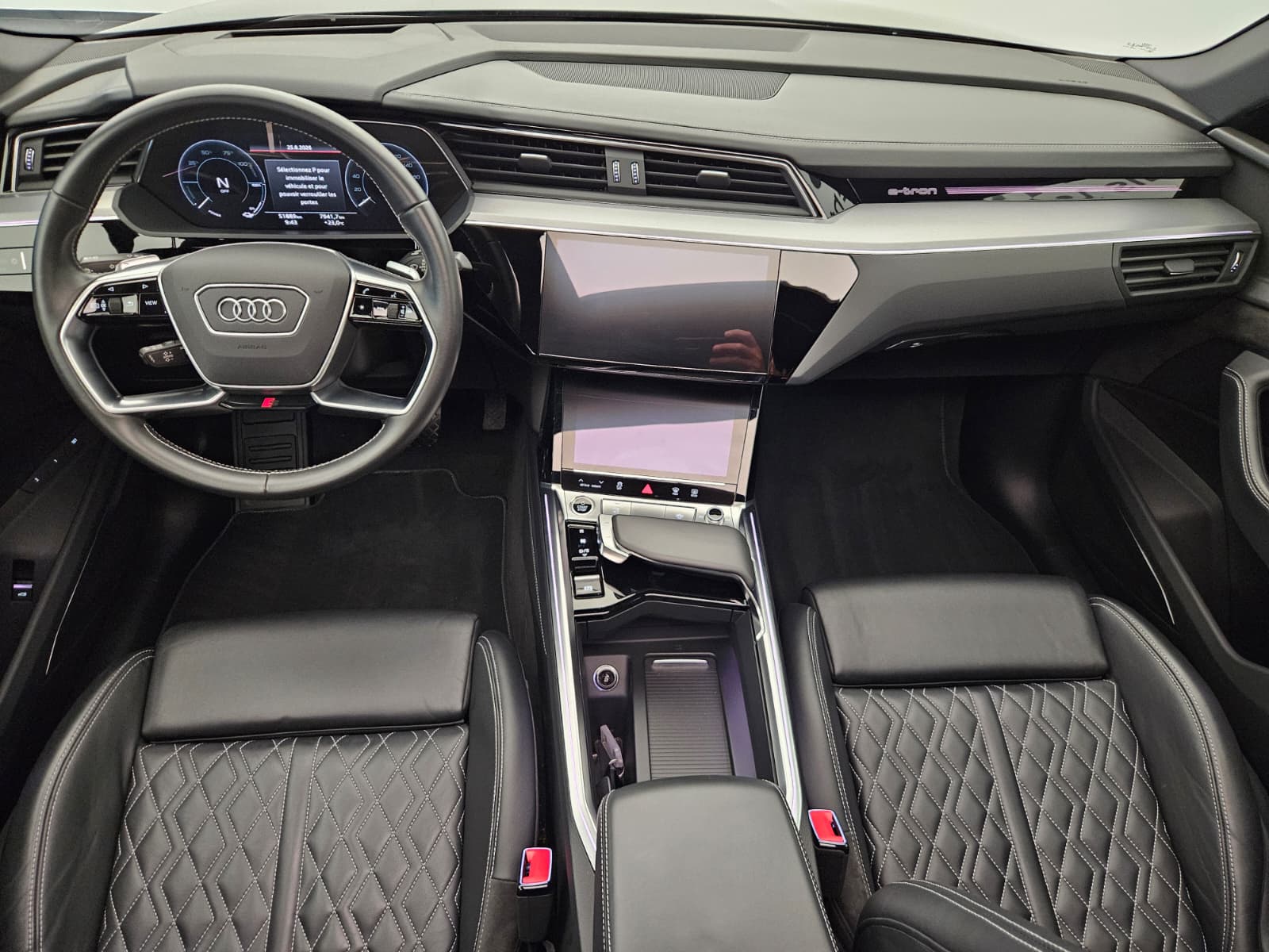 AUDI e-tron 55 Sportback S Line quattro-image-10