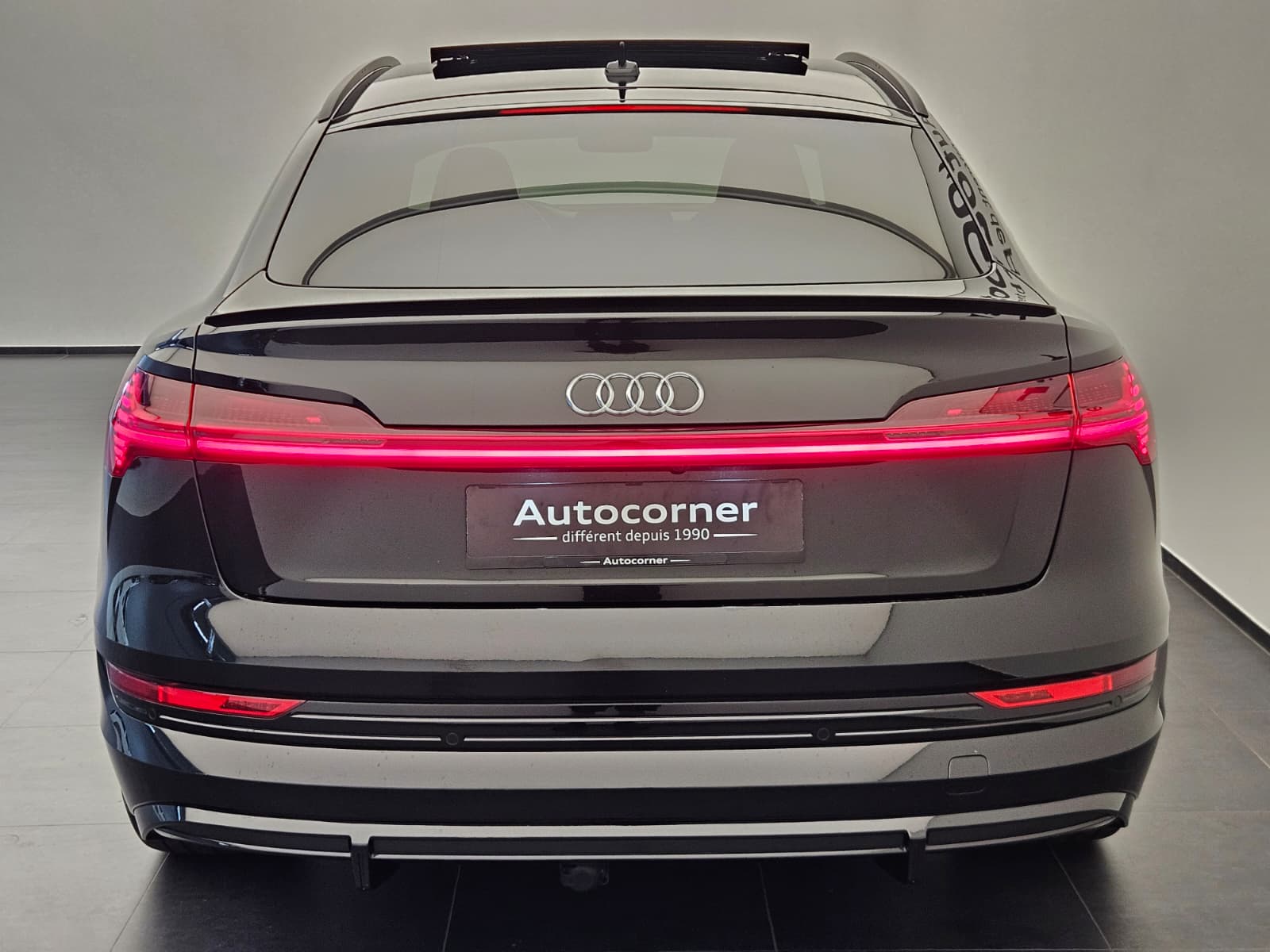 AUDI e-tron 55 Sportback S Line quattro-image-8