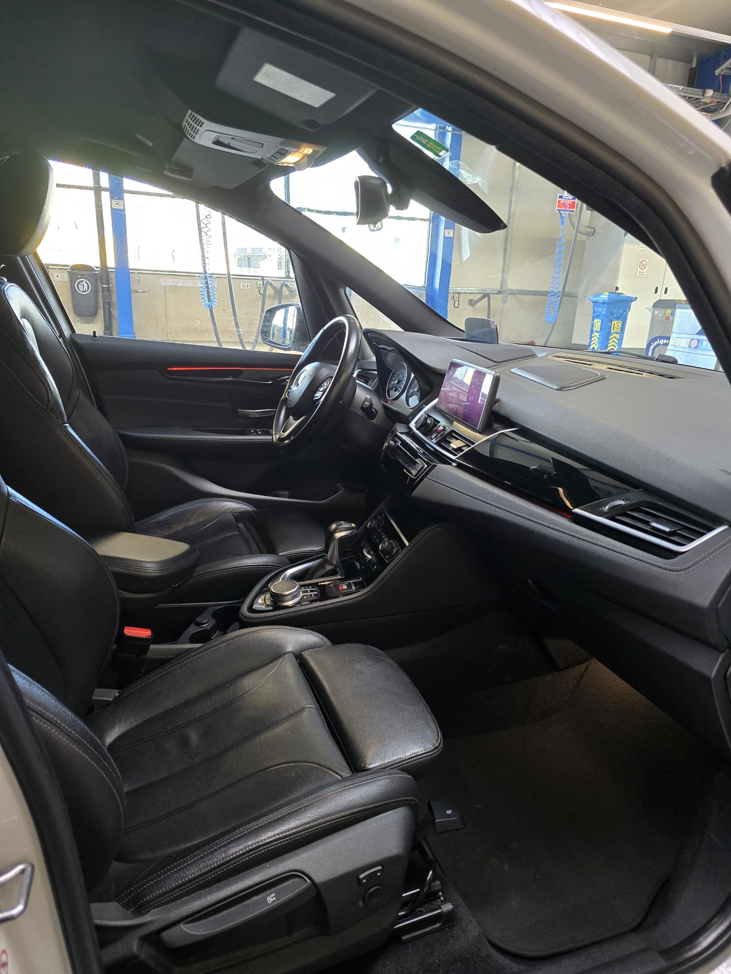 BMW 218d-image-3