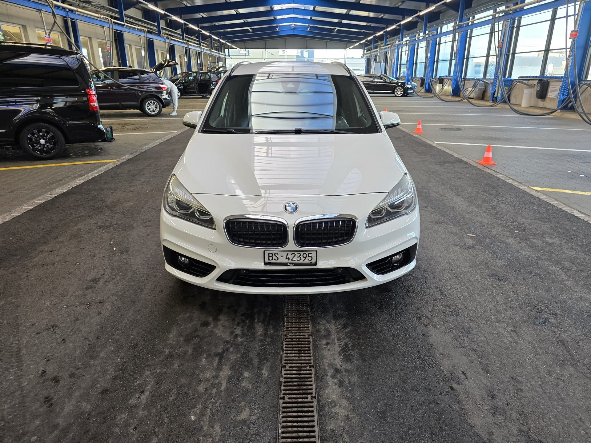 BMW 218d-image-0