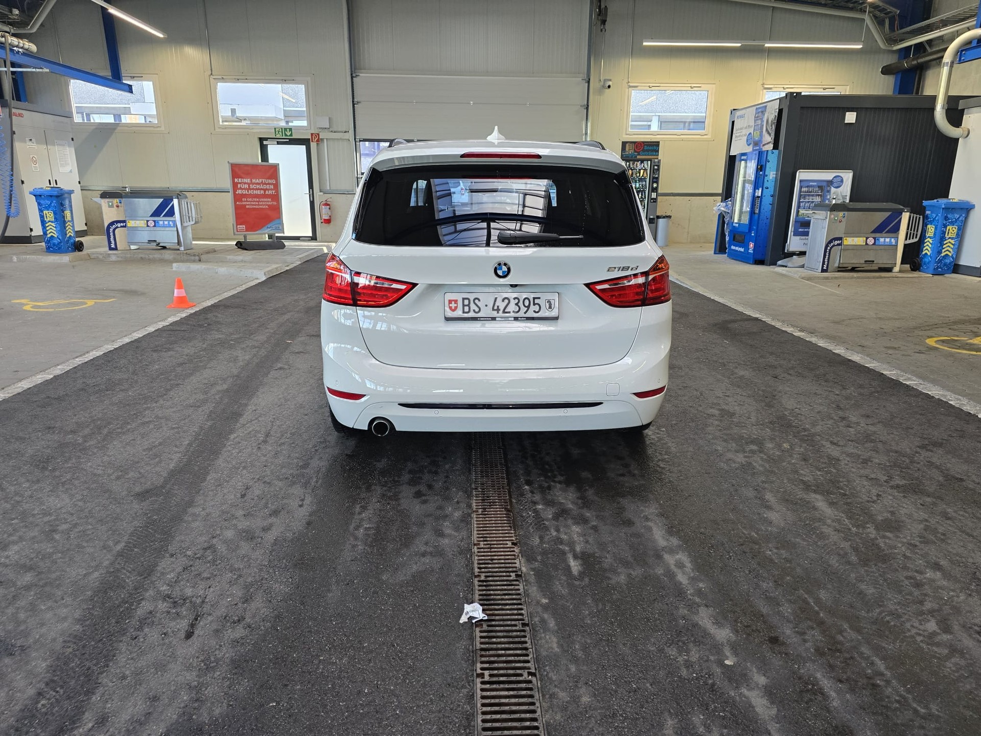 BMW 218d-image-1