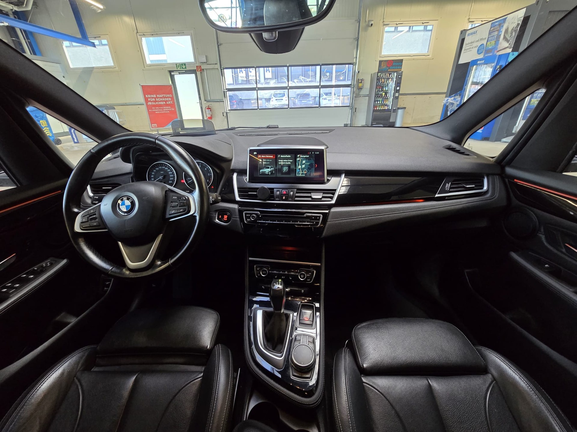 BMW 218d-image-2