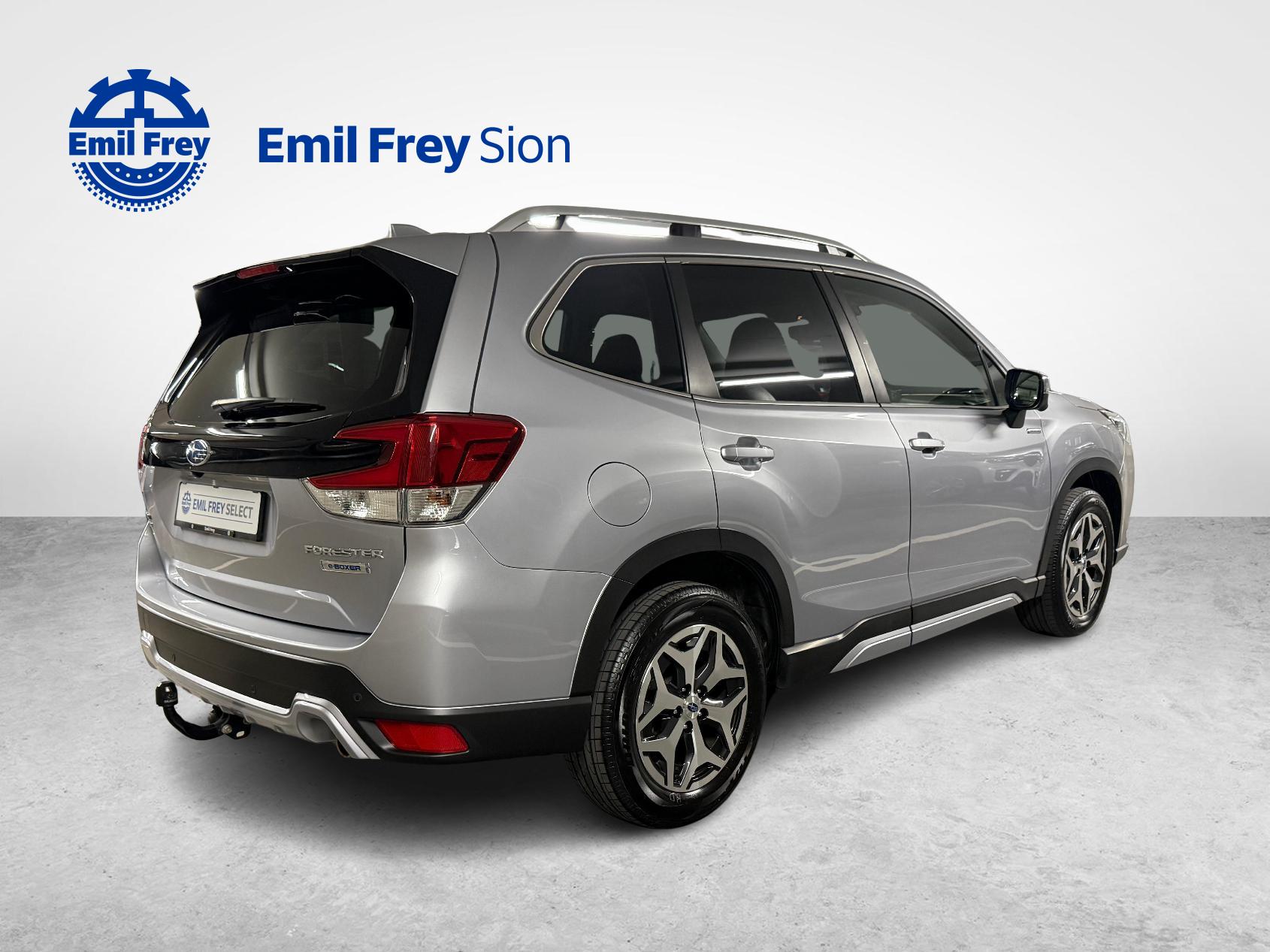 SUBARU Forester Station 2.0i e-Boxer Swiss Plus-image-4