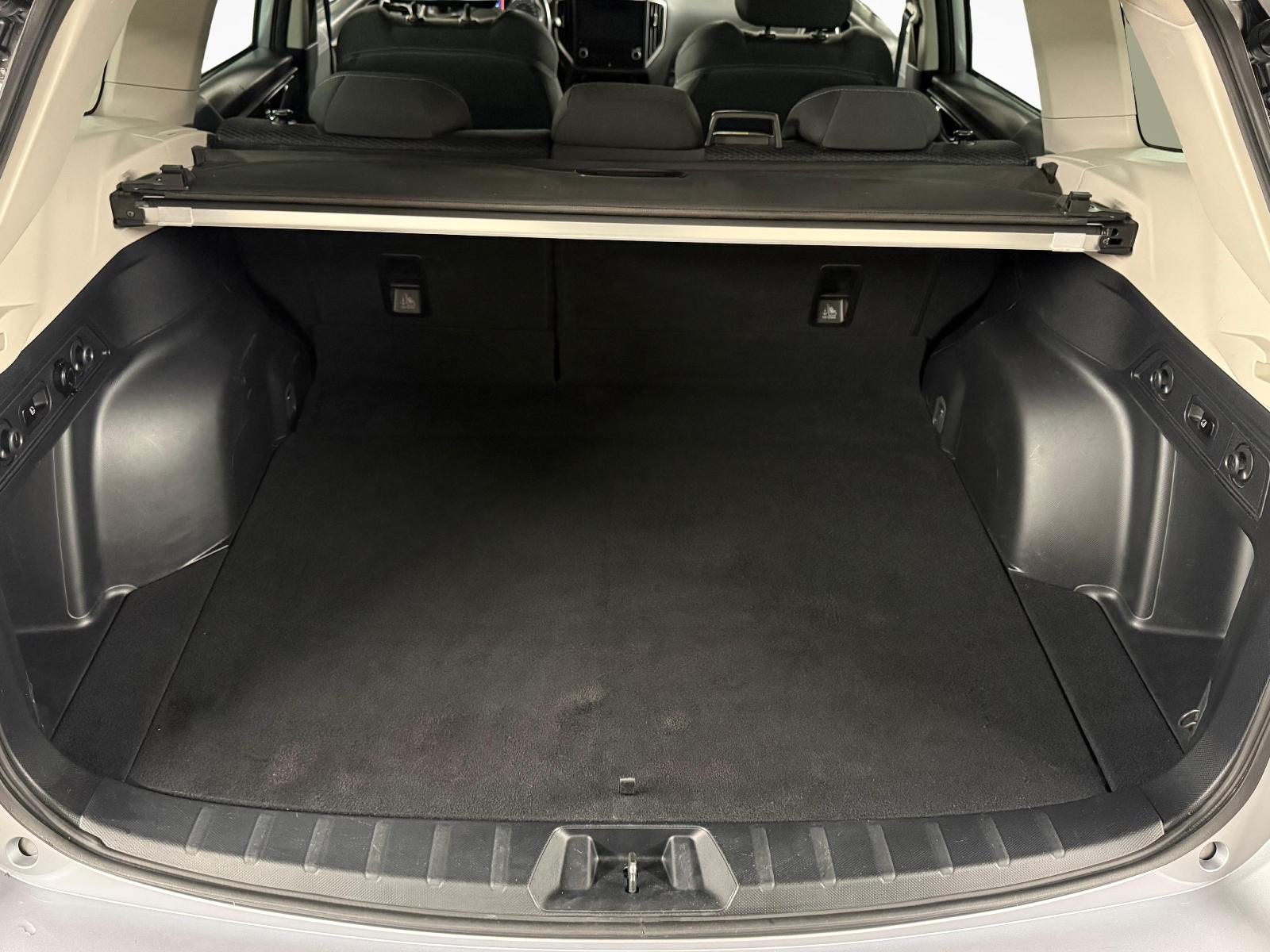 SUBARU Forester Station 2.0i e-Boxer Swiss Plus-image-11