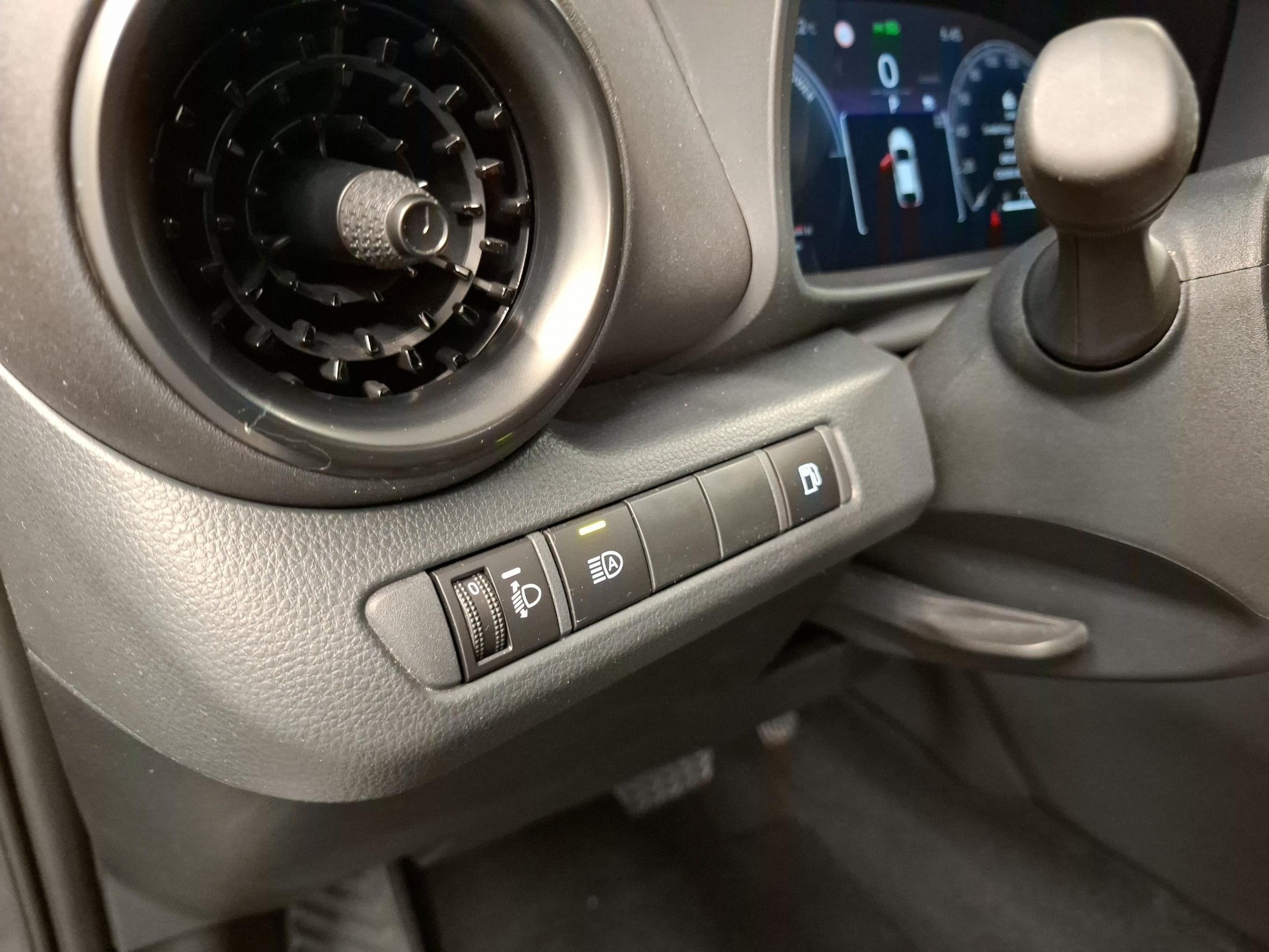 TOYOTA C-HR 1.8 HEV Trend-image-17