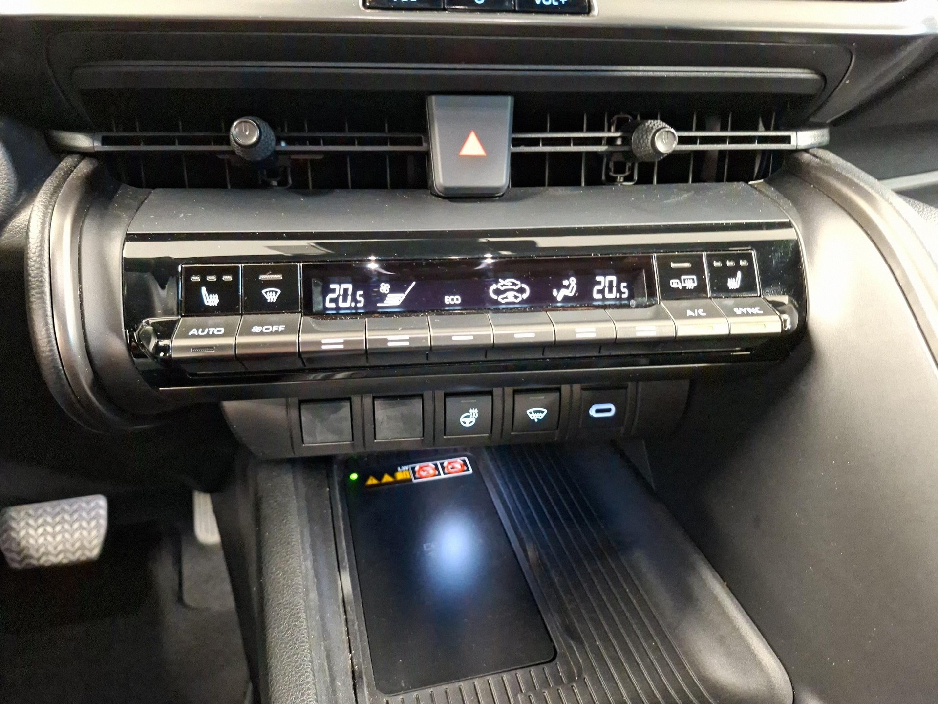 TOYOTA C-HR 1.8 HEV Trend-image-16