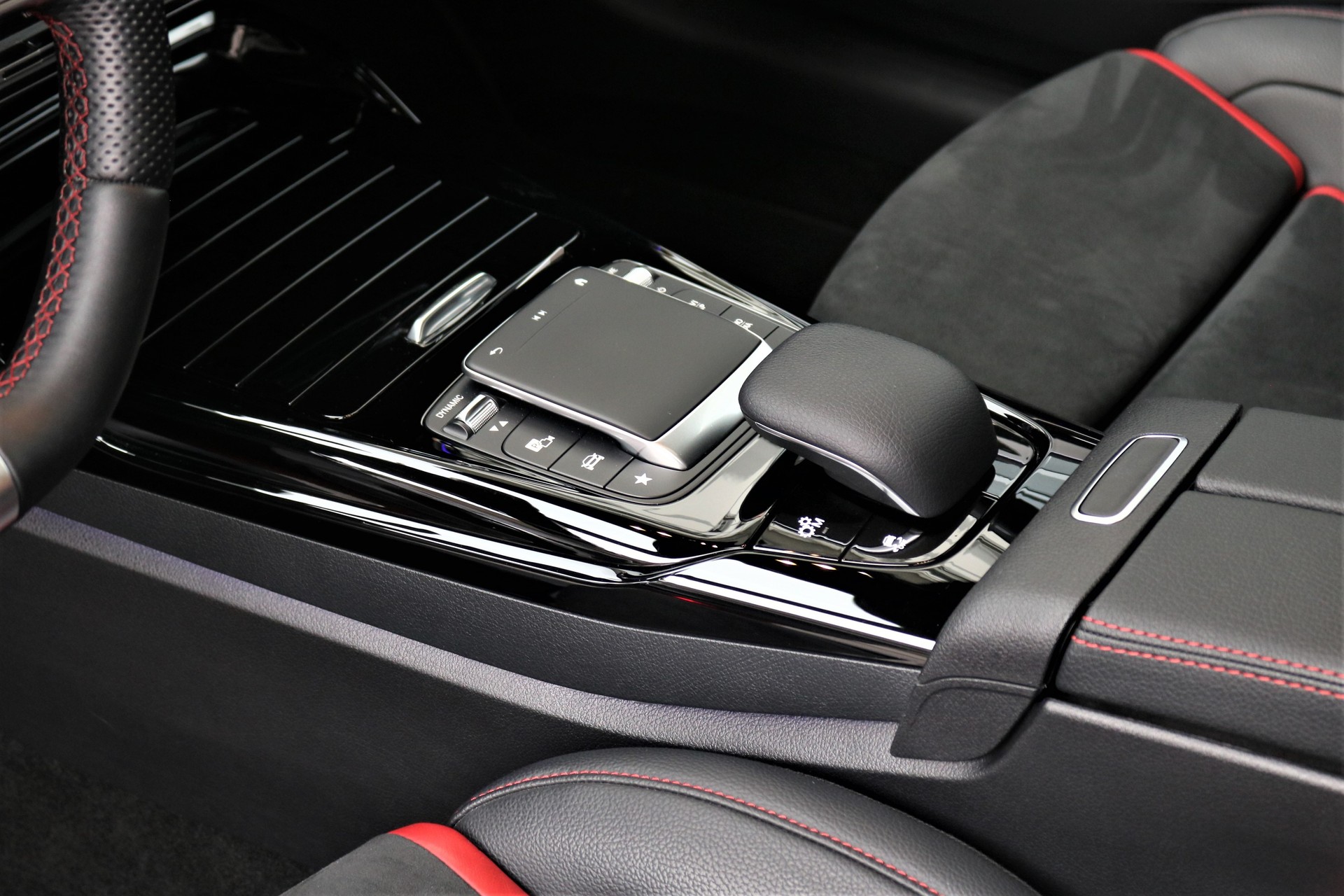 MERCEDES-BENZ CLA 35 AMG 4Matic 7G-DCT (CH)-image-9