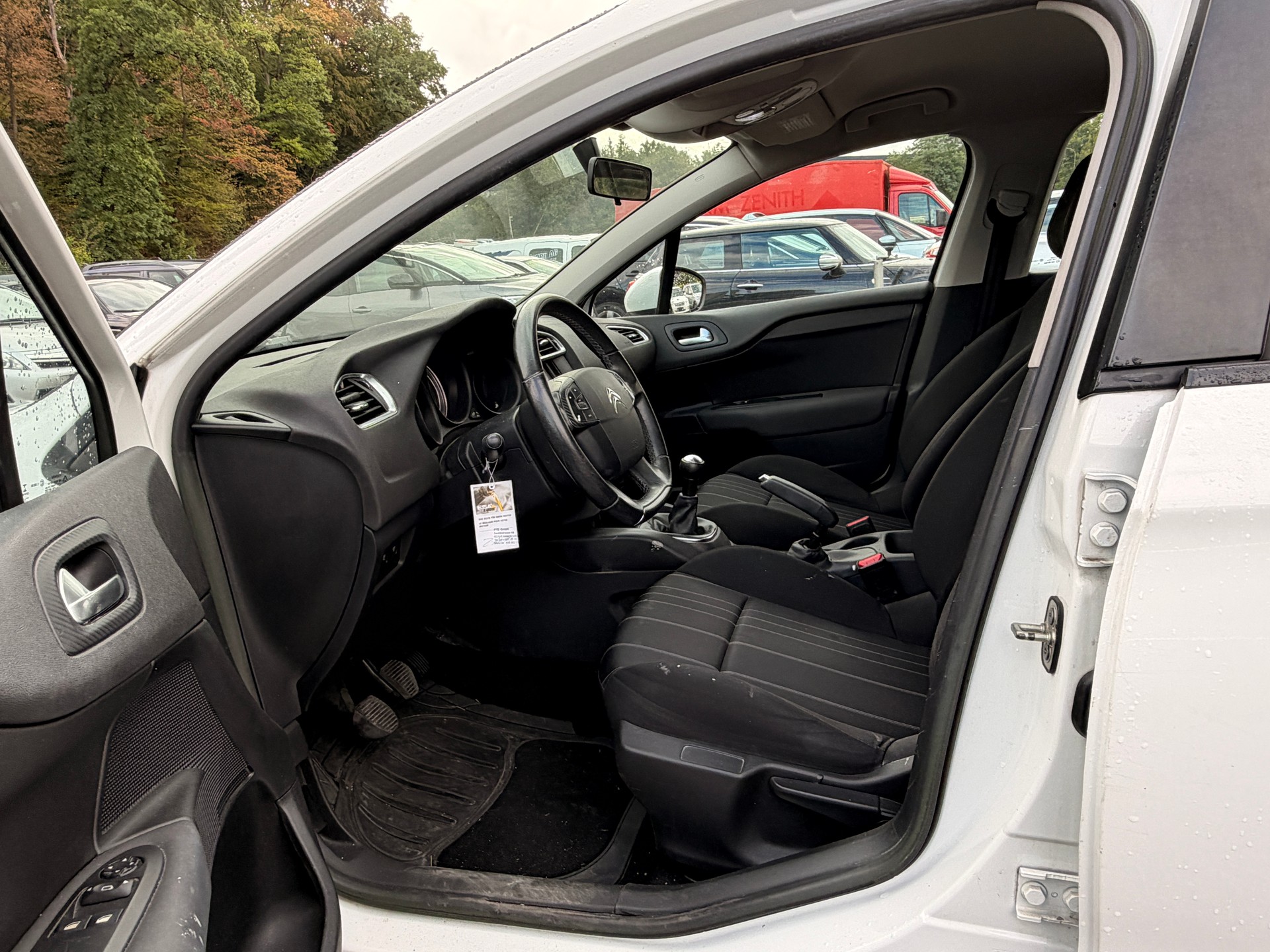 CITROEN C4 Berline 1.4 VTi Attraction-image-5