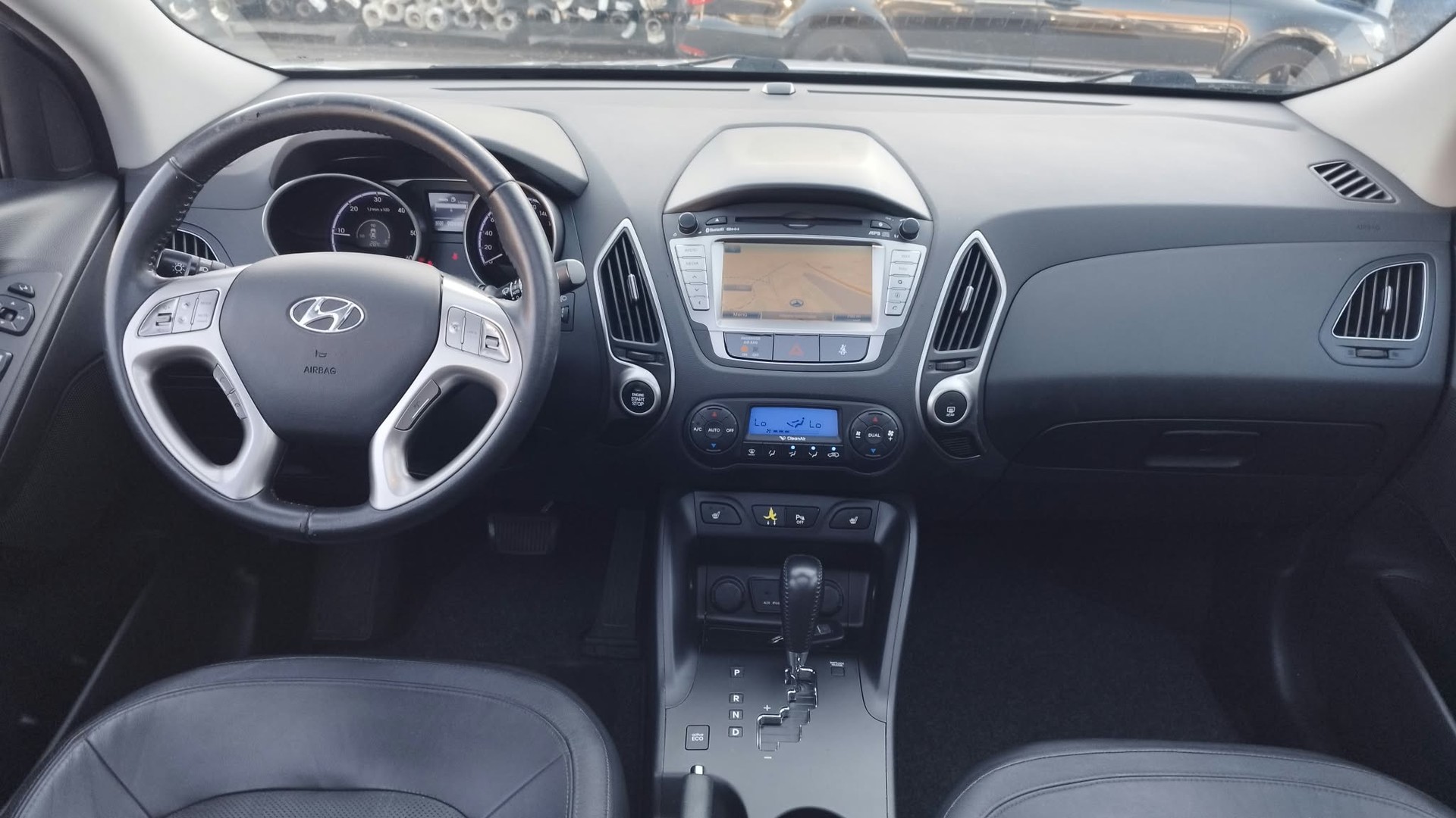 HYUNDAI iX 35 2.0 CRDi Premium 4WD Automatic-image-12